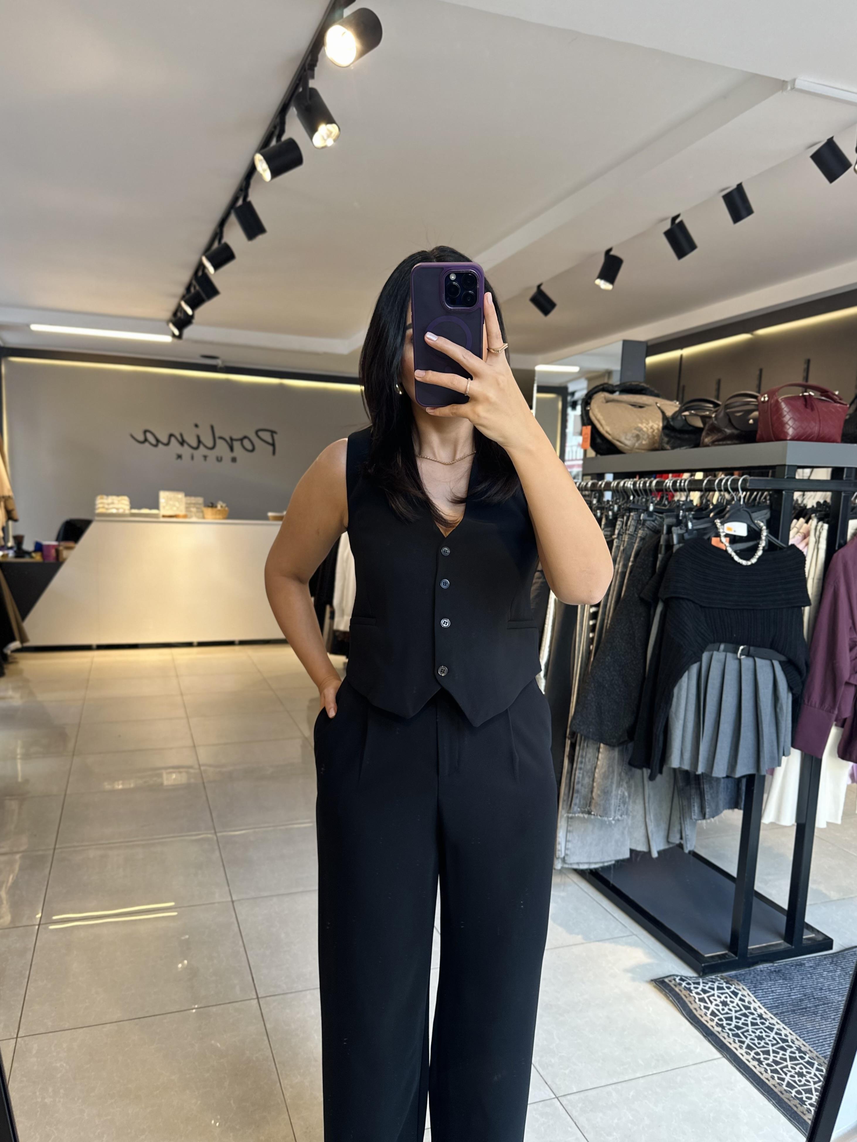 Siyah Düğmeli Premium Yelek