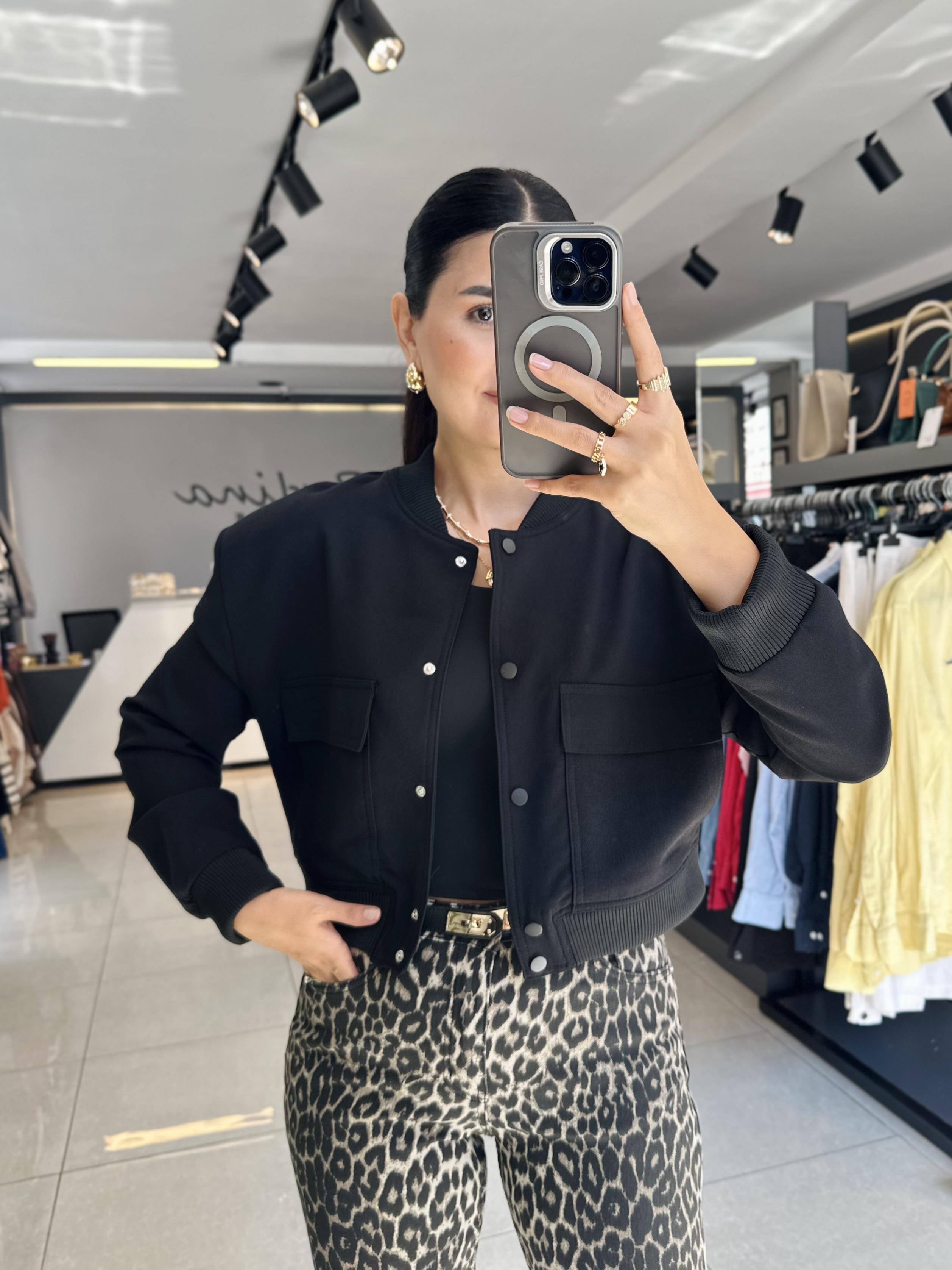 Siyah Geniş Cepli Bomber Ceket