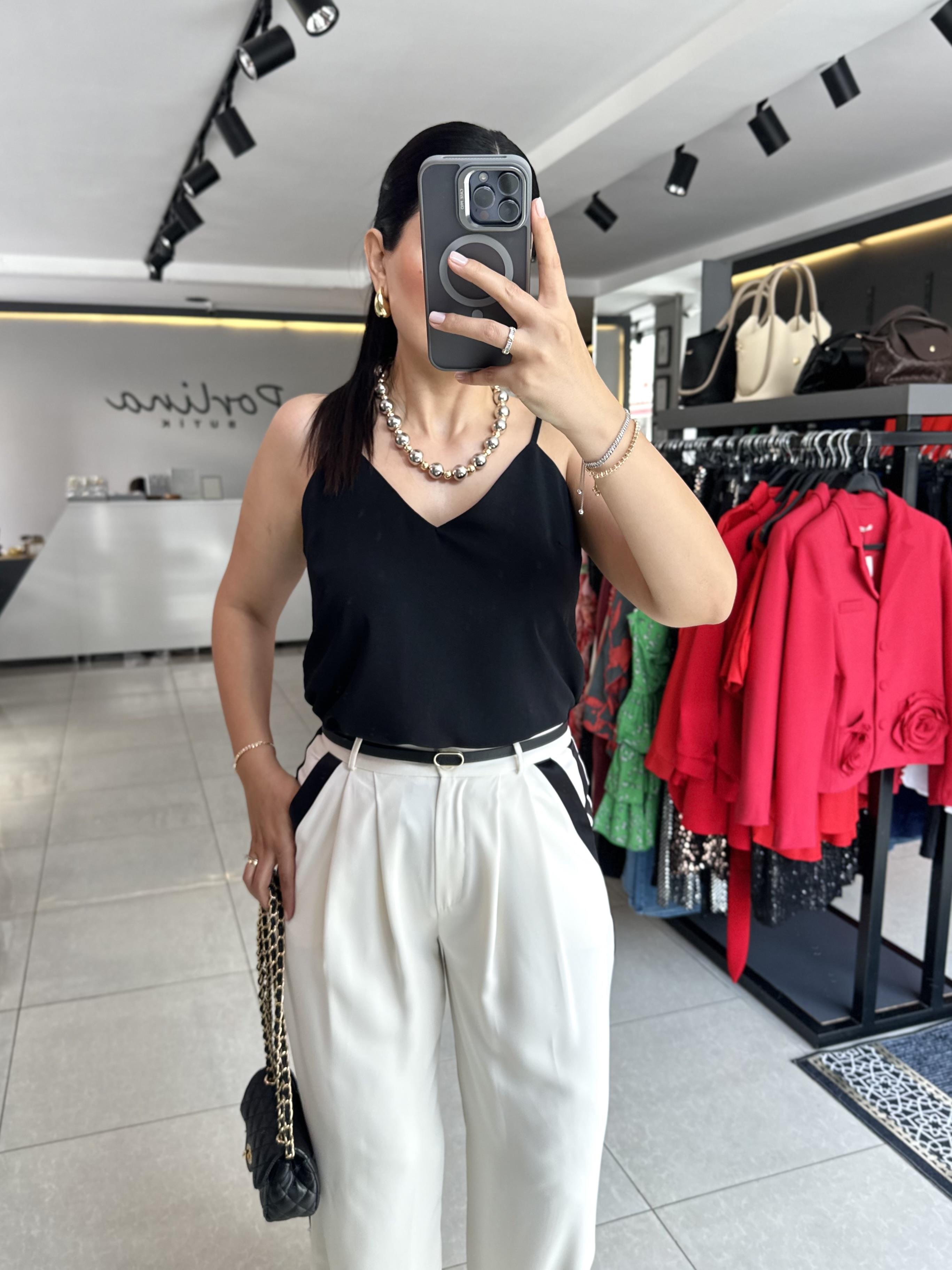 Siyah İp Askılı V Yaka Bluz