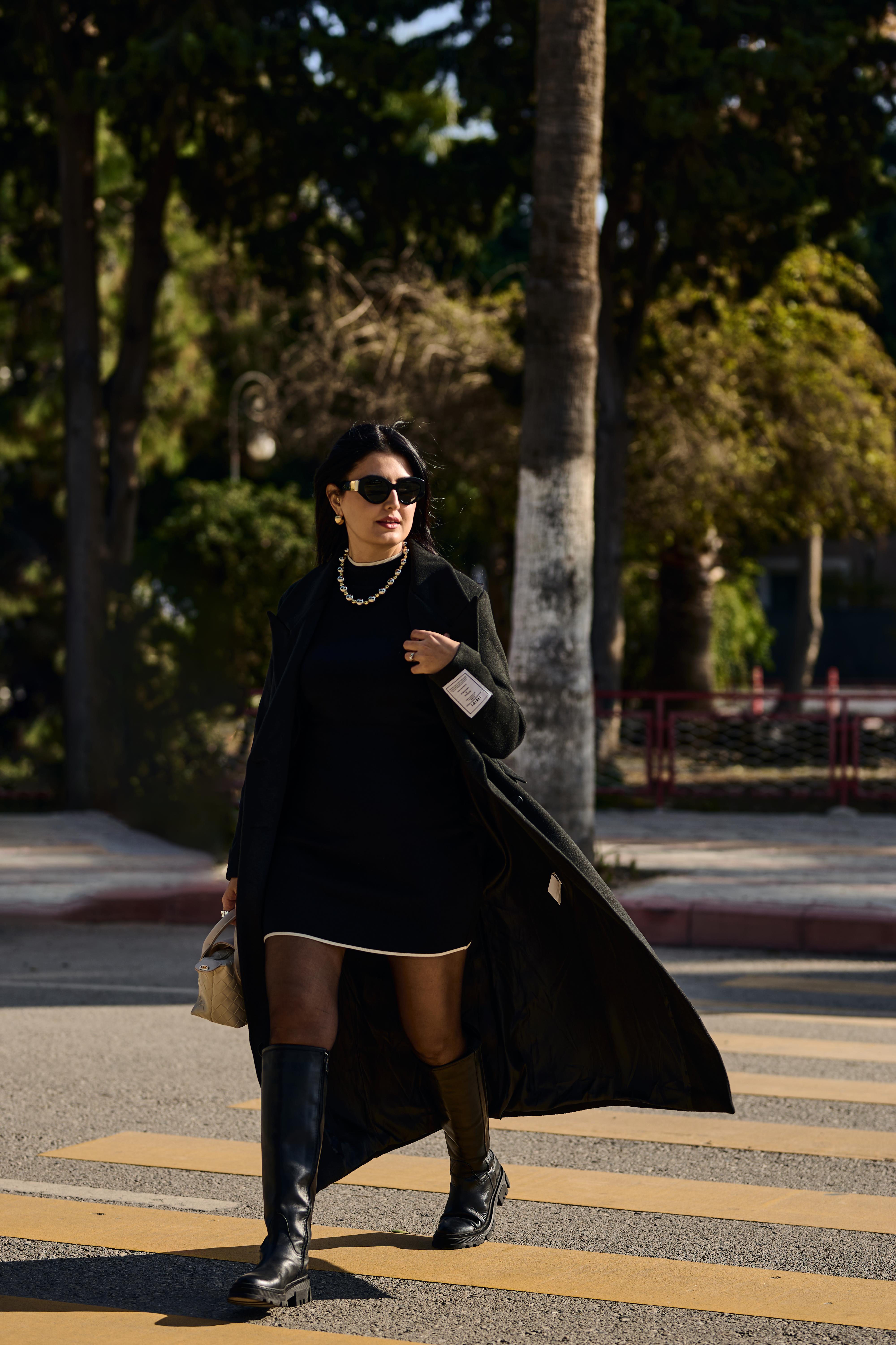 Siyah Kısa Kollu Dilvin Triko Elbise