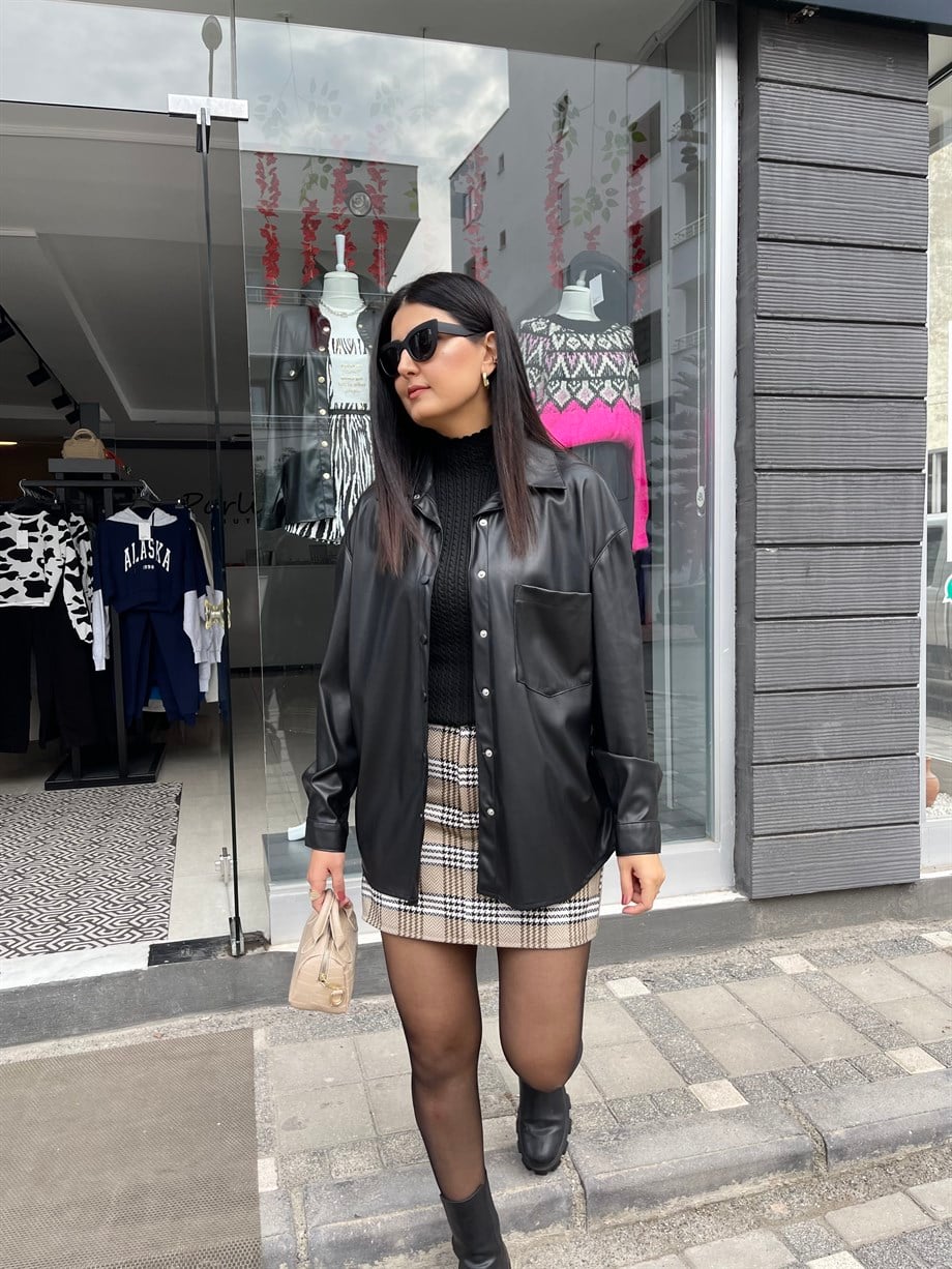 Siyah Ön Cep Detaylı Deri Gömlek