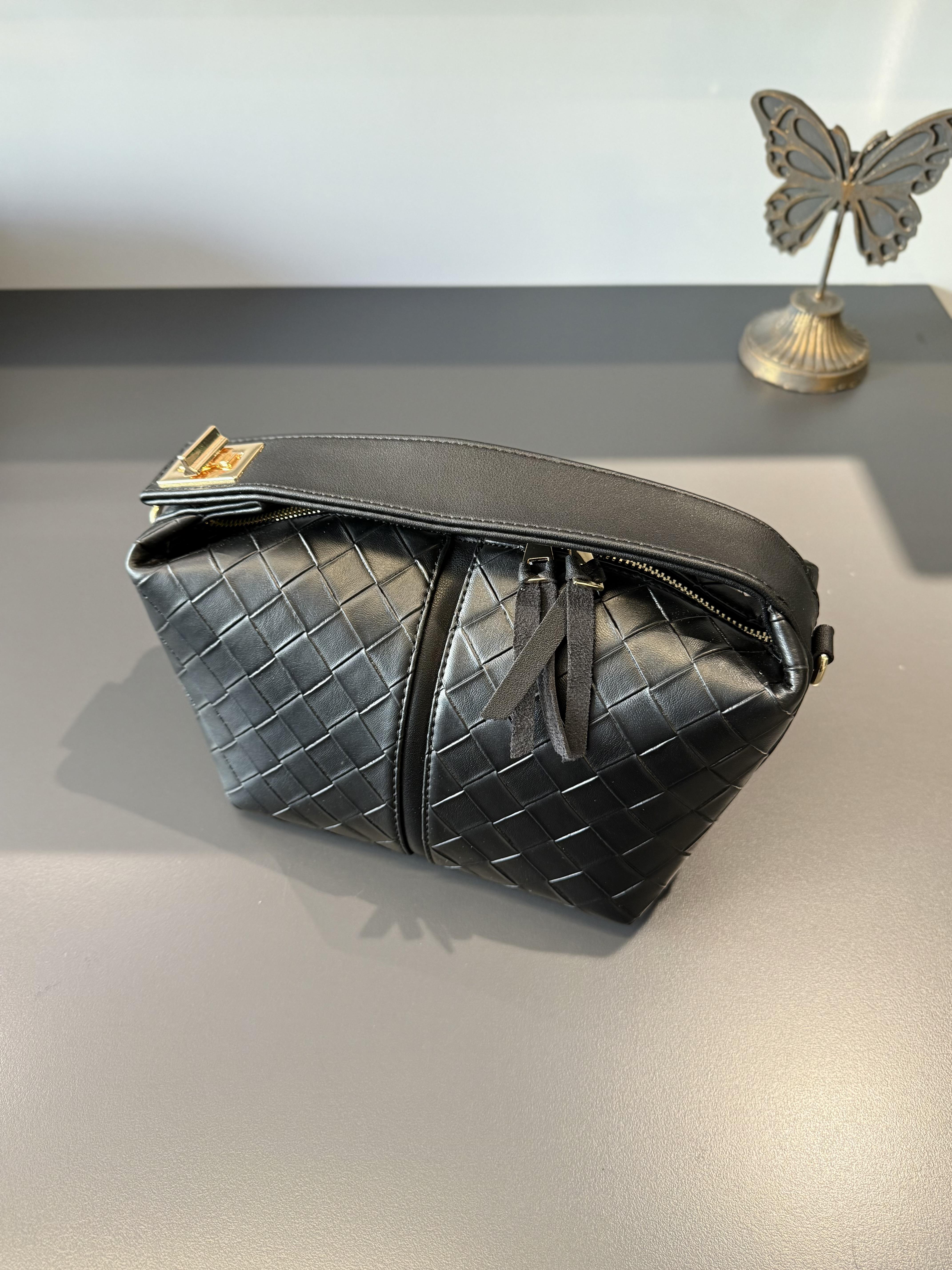 Siyah Örgü Desenli Çanta