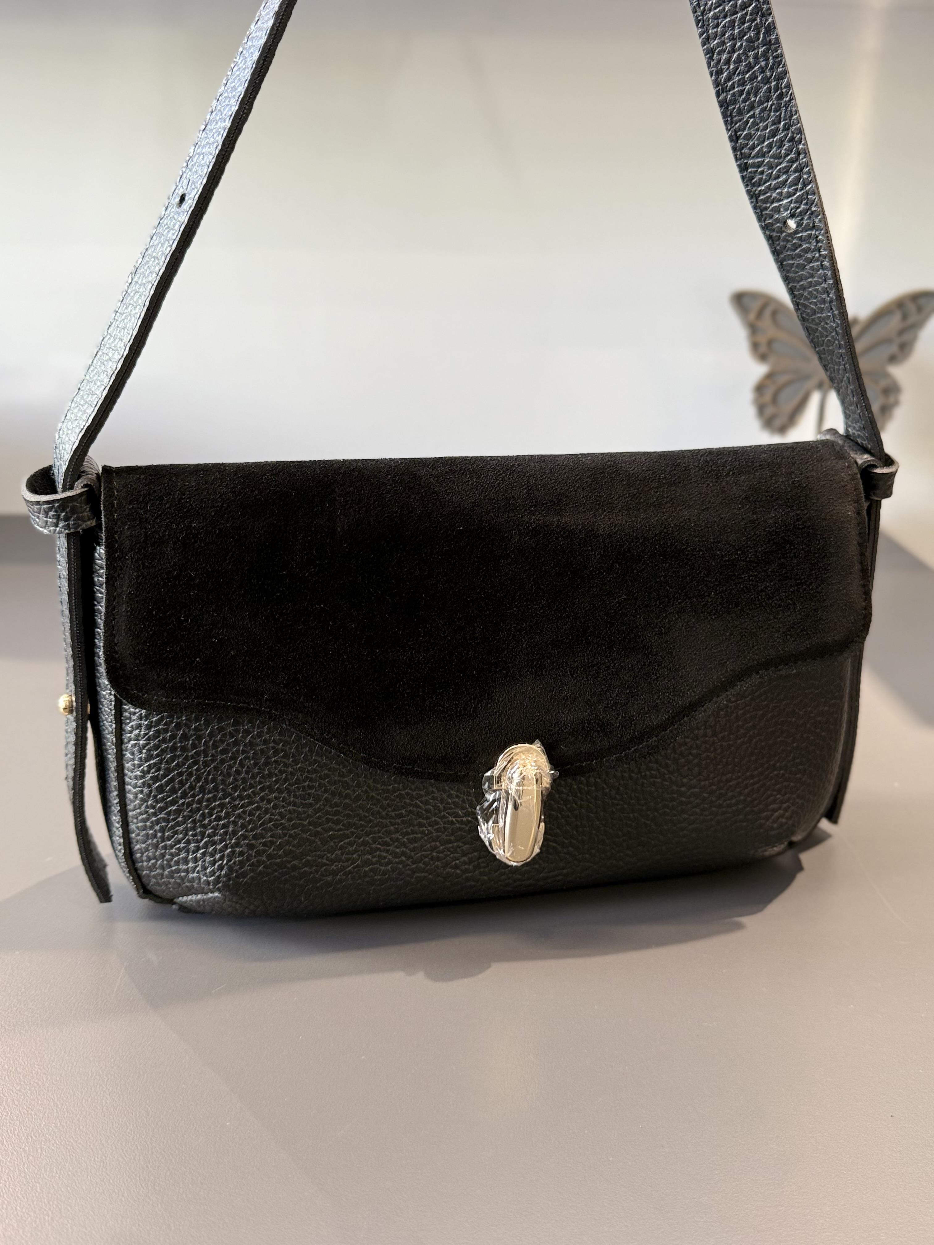 Siyah Süet Detaylı Baget Çanta