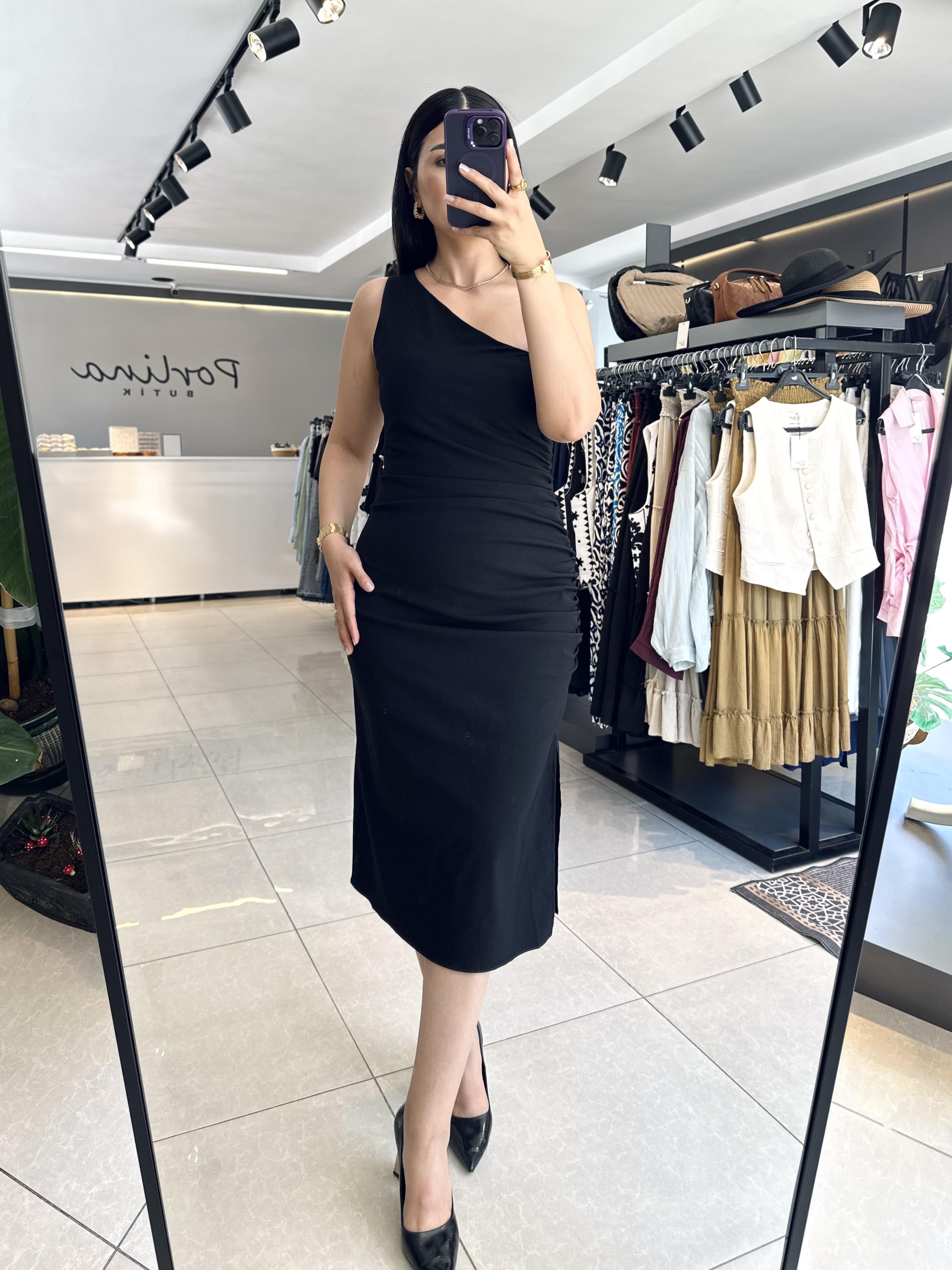 Siyah Tek Omuz Büzgü Detaylı Midi Elbise