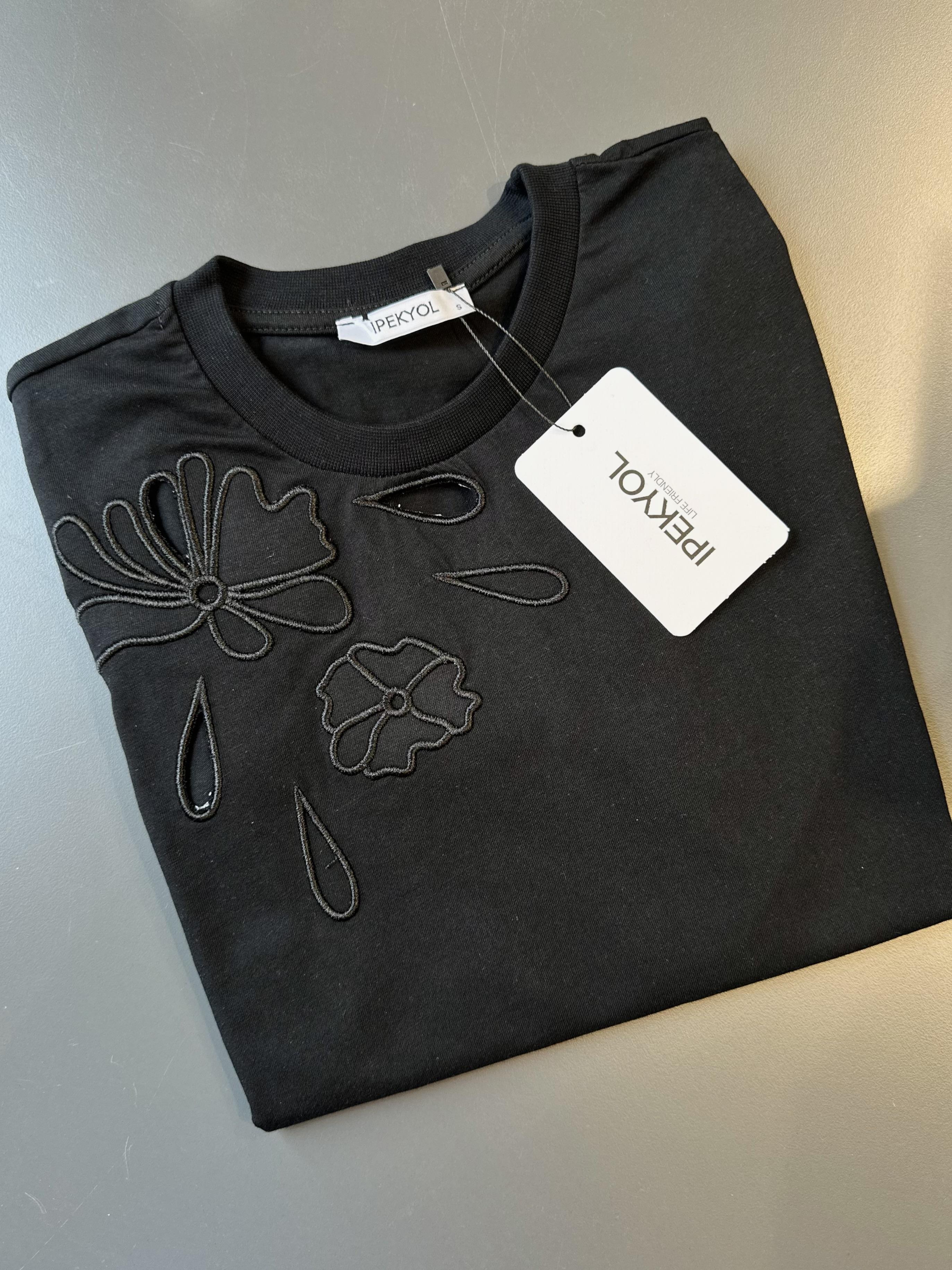 Siyah Tek Omzu Nakışlı Tshirt