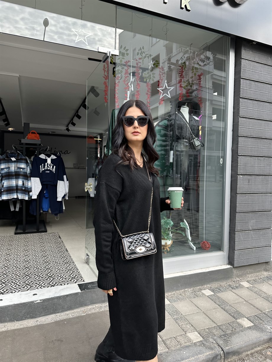 Siyah V Yaka Triko Elbise