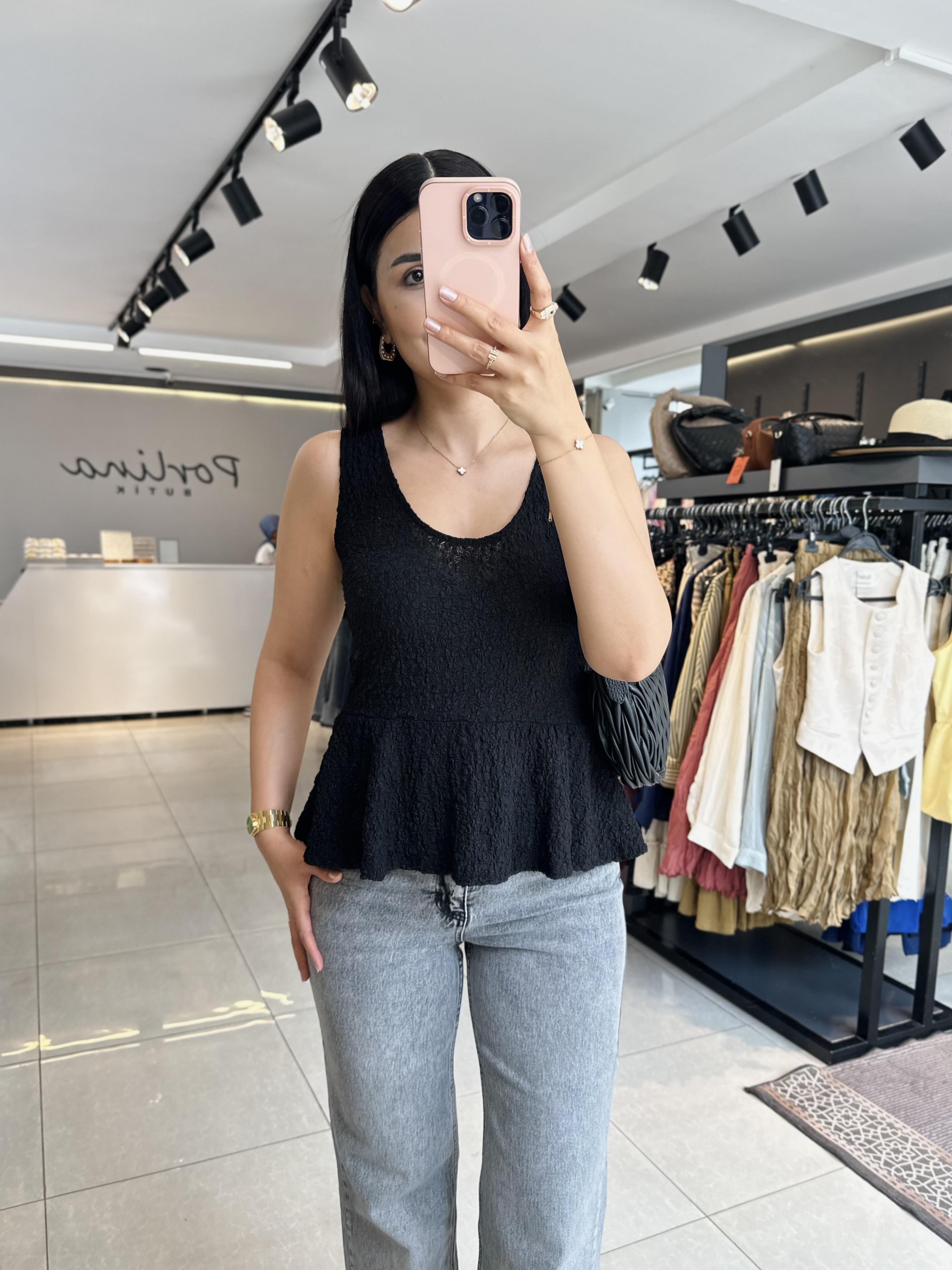 Siyah Volanlı Dilvin Bluz