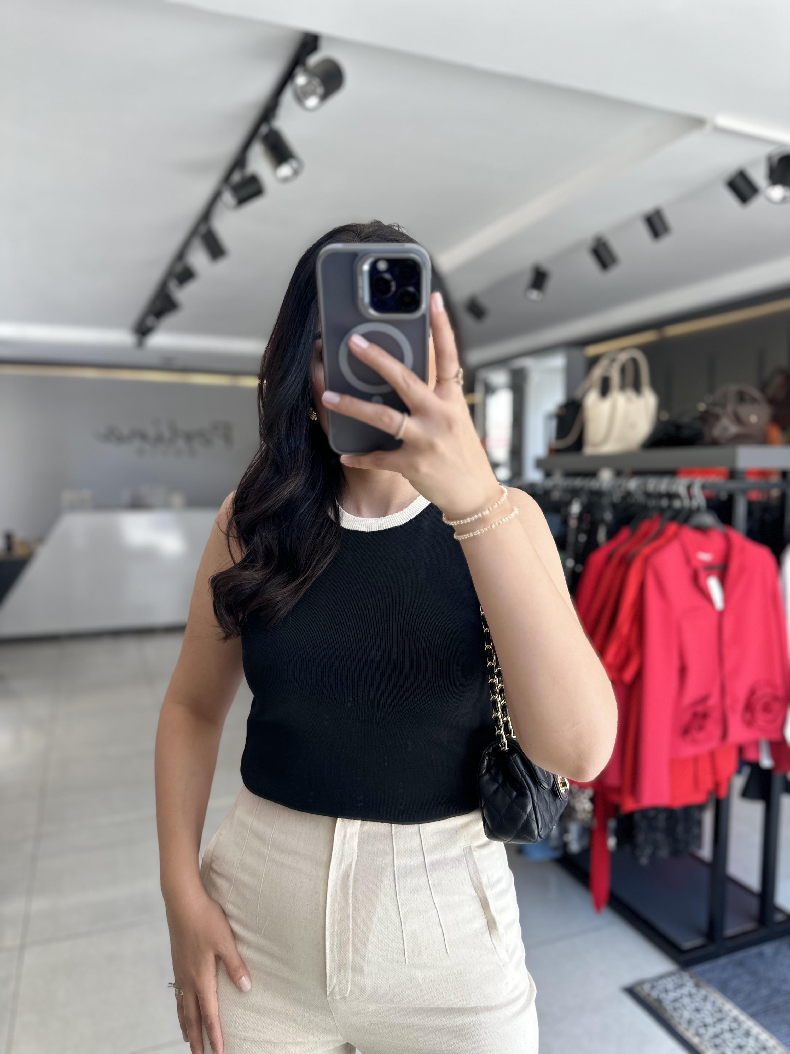 Siyah Yakası Şerit Detaylı Triko Atlet