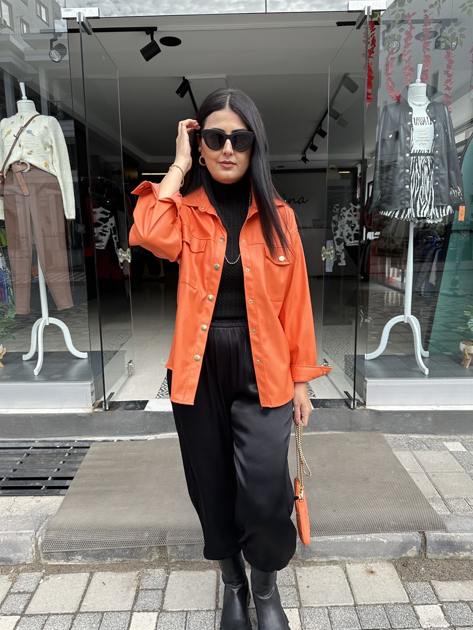 Turuncu Ön Çift Cep Detaylı Deri Gömlek