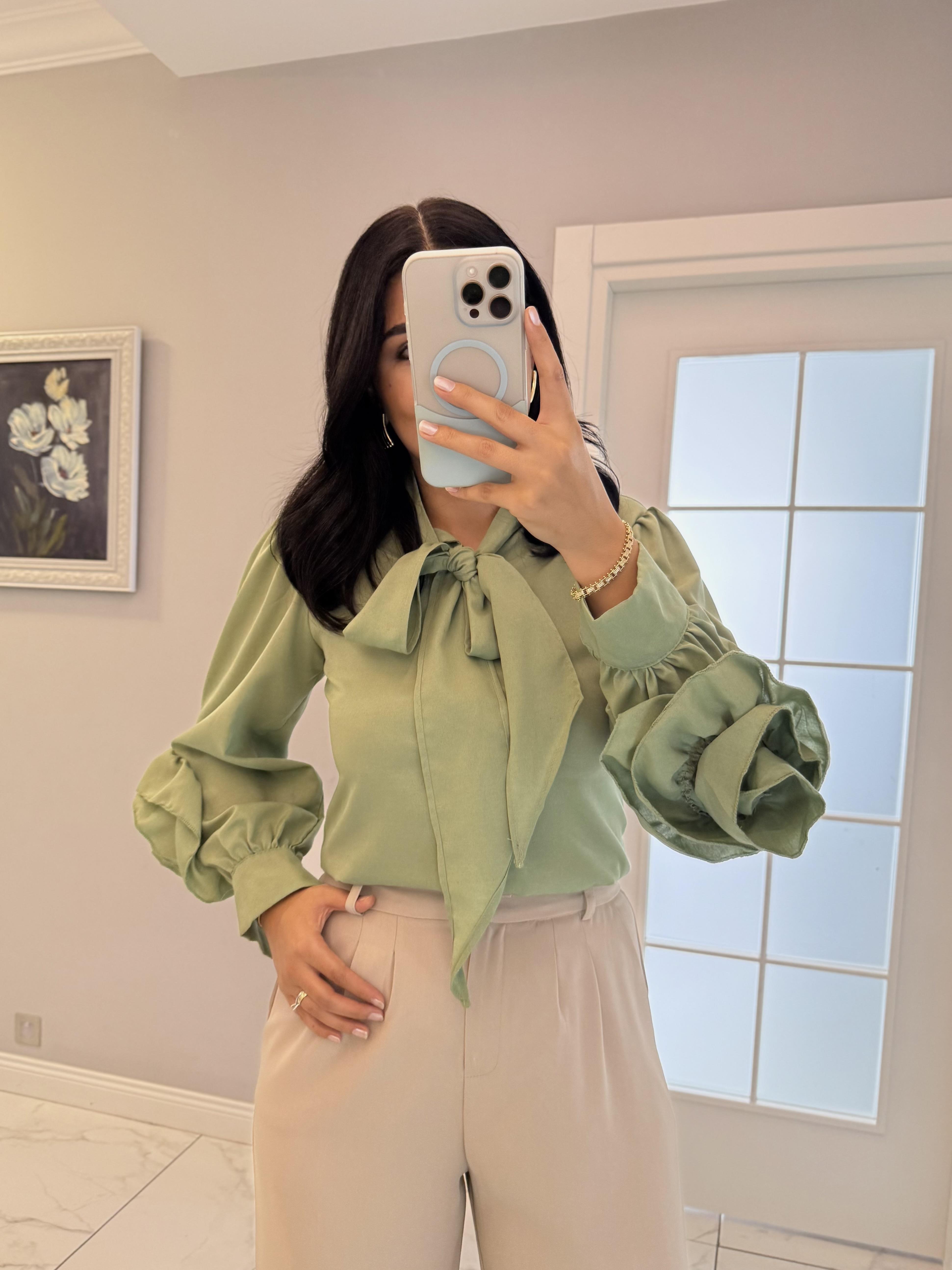 Yeşil Kolu Gül Detaylı Gömlek