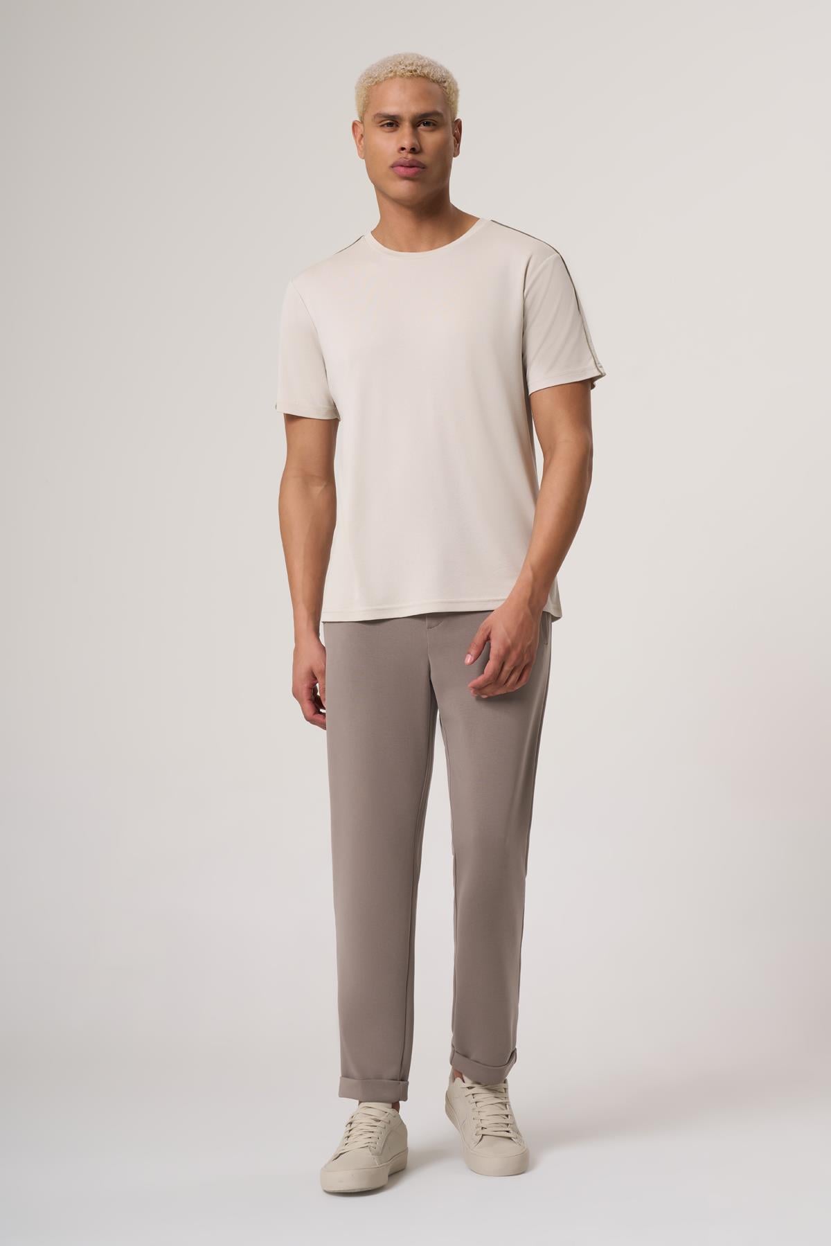 WELLWE-GREAT  TAŞ RENGİ  MODAL İÇERİKLİ, ARA BİYE DETAYLI BİSİKLET YAKA RELAXED FIT PETEK PİKE TİŞÖRT-T-Shirt & Atlet