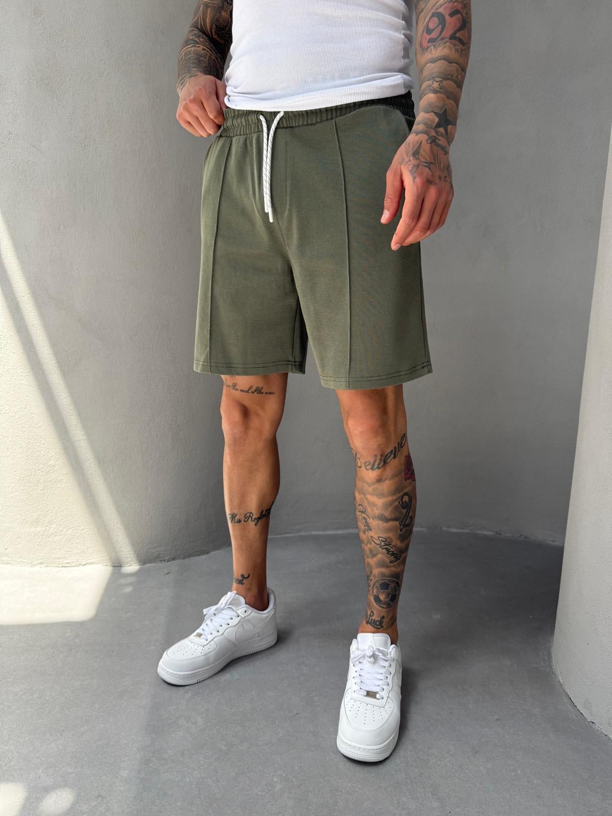 Haki Jakarlı Kumaş Şeritli Şort