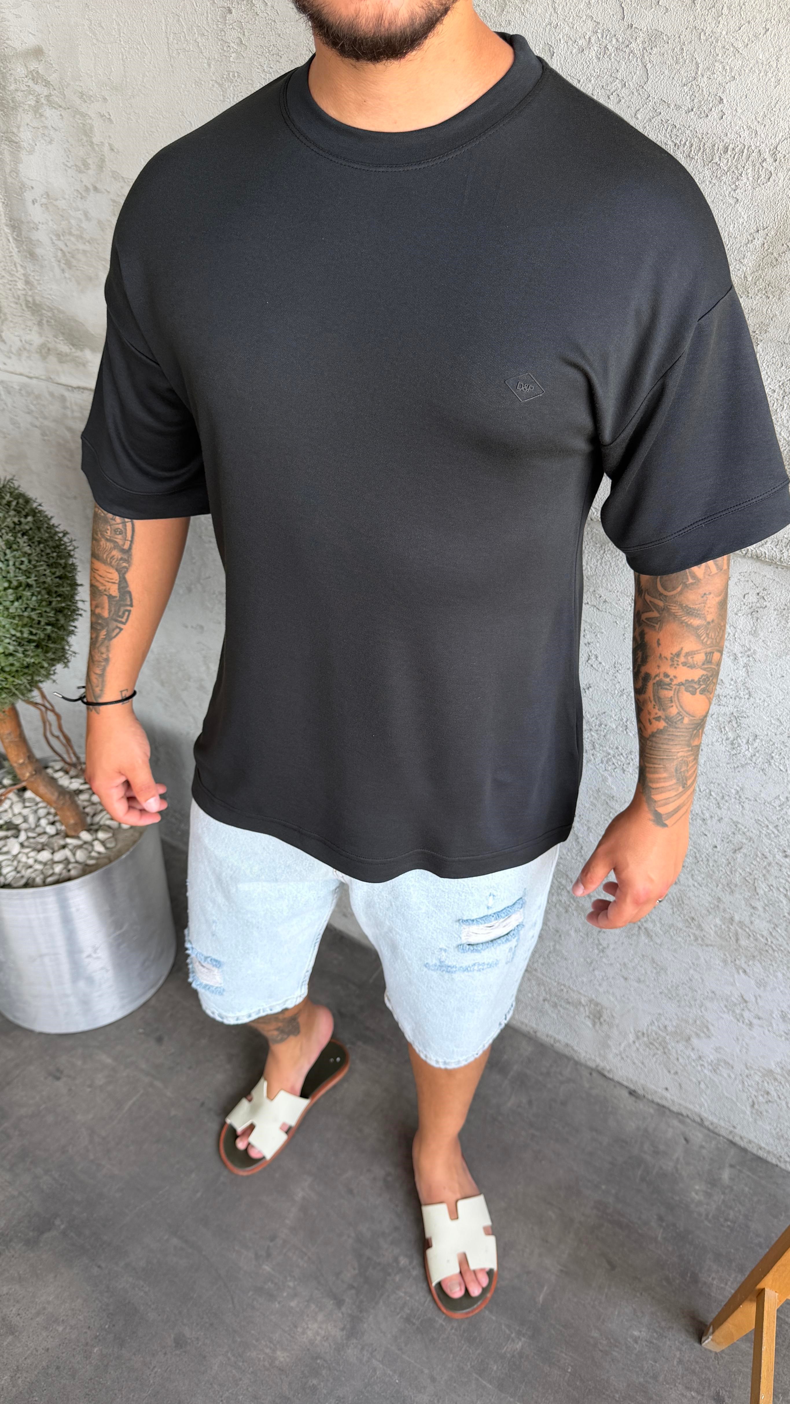 Siyah Oversize Logo Detaylı Basic T-Shirt