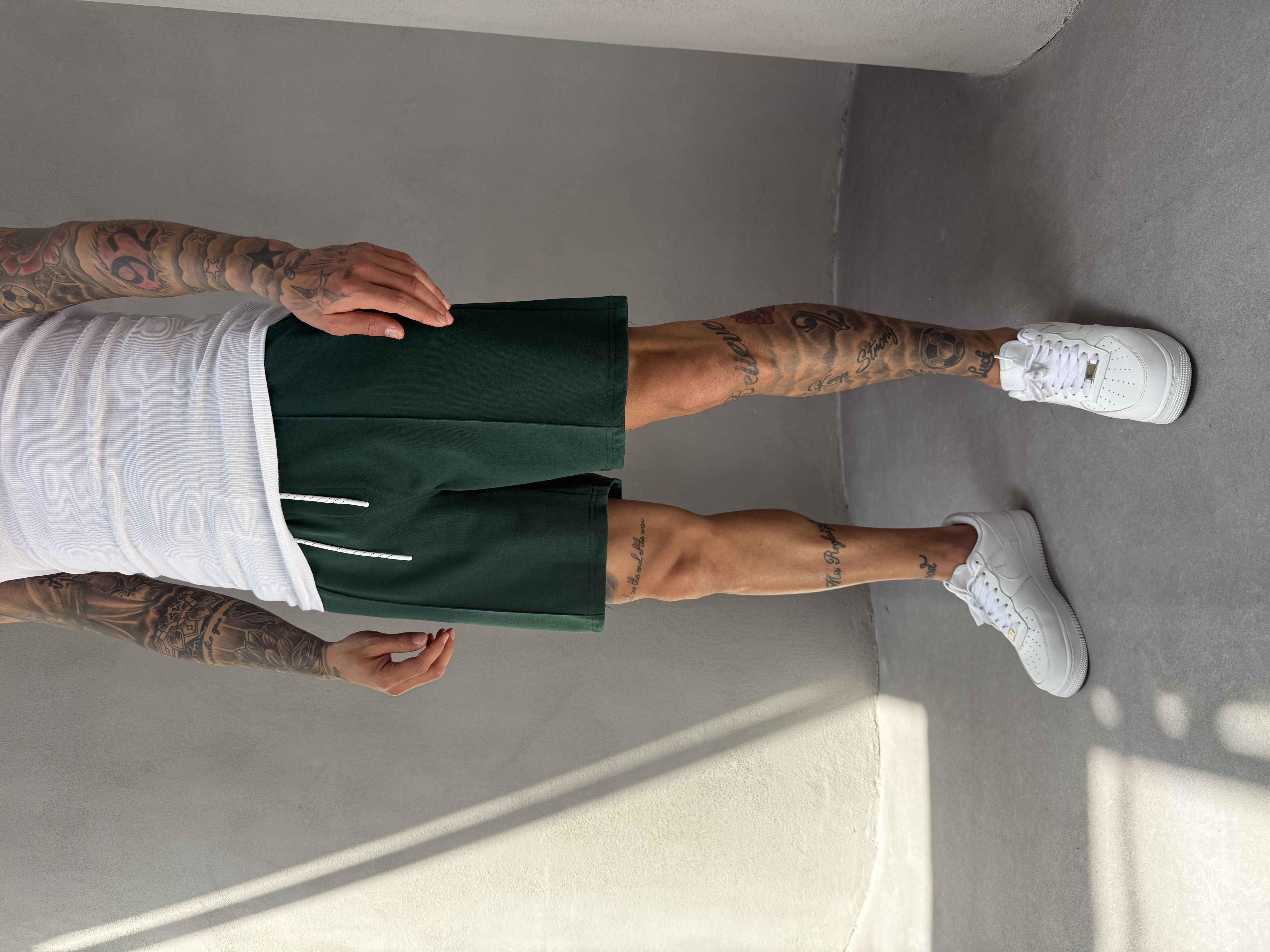 Yeşil Jakarlı Kumaş Şeritli Şort