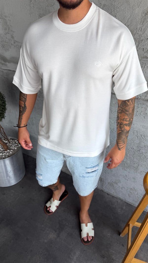 Beyaz Oversize Logo Detaylı Basic T-Shirt