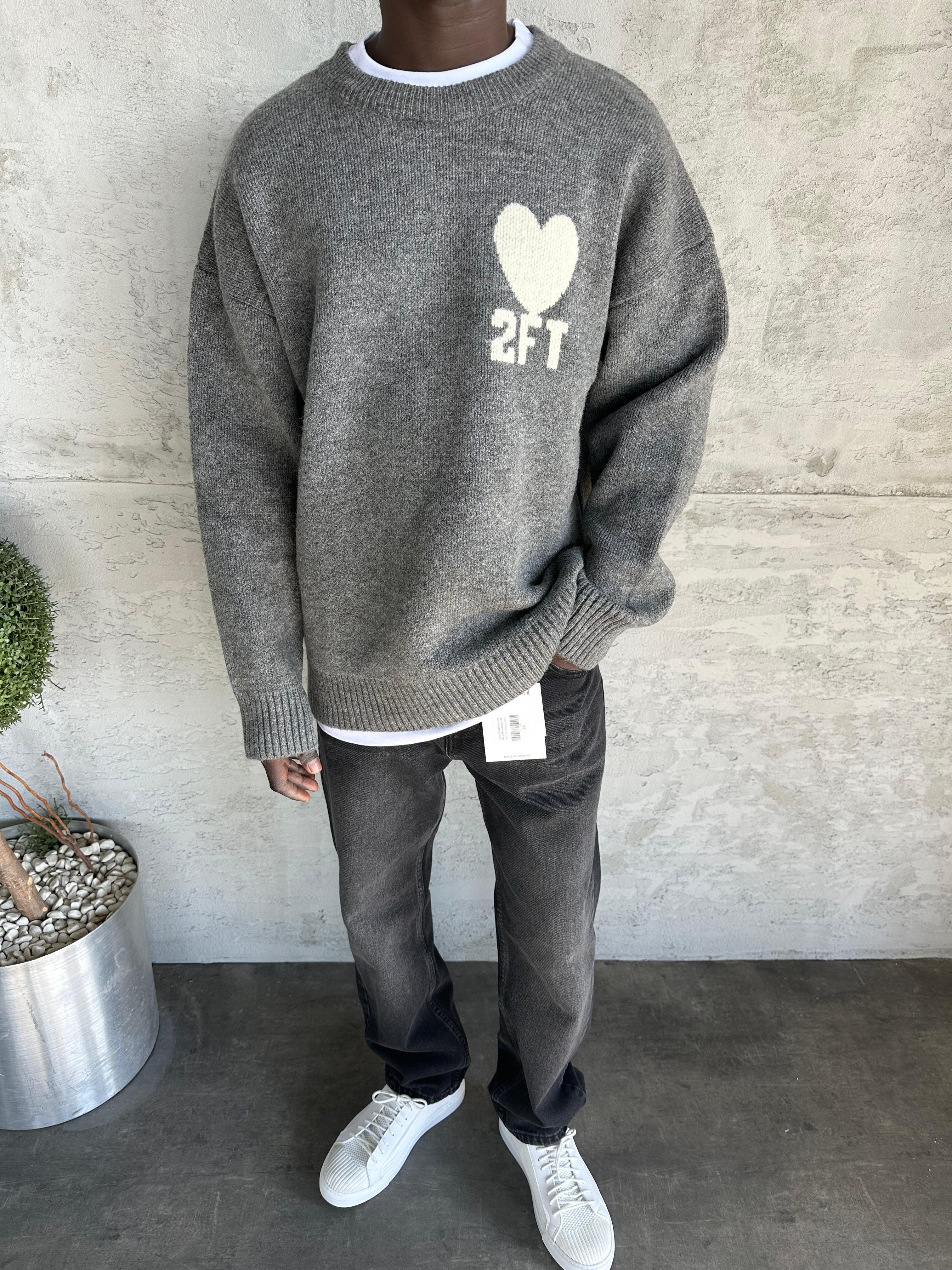 Antrasit Kalp Detaylı Triko Kazak