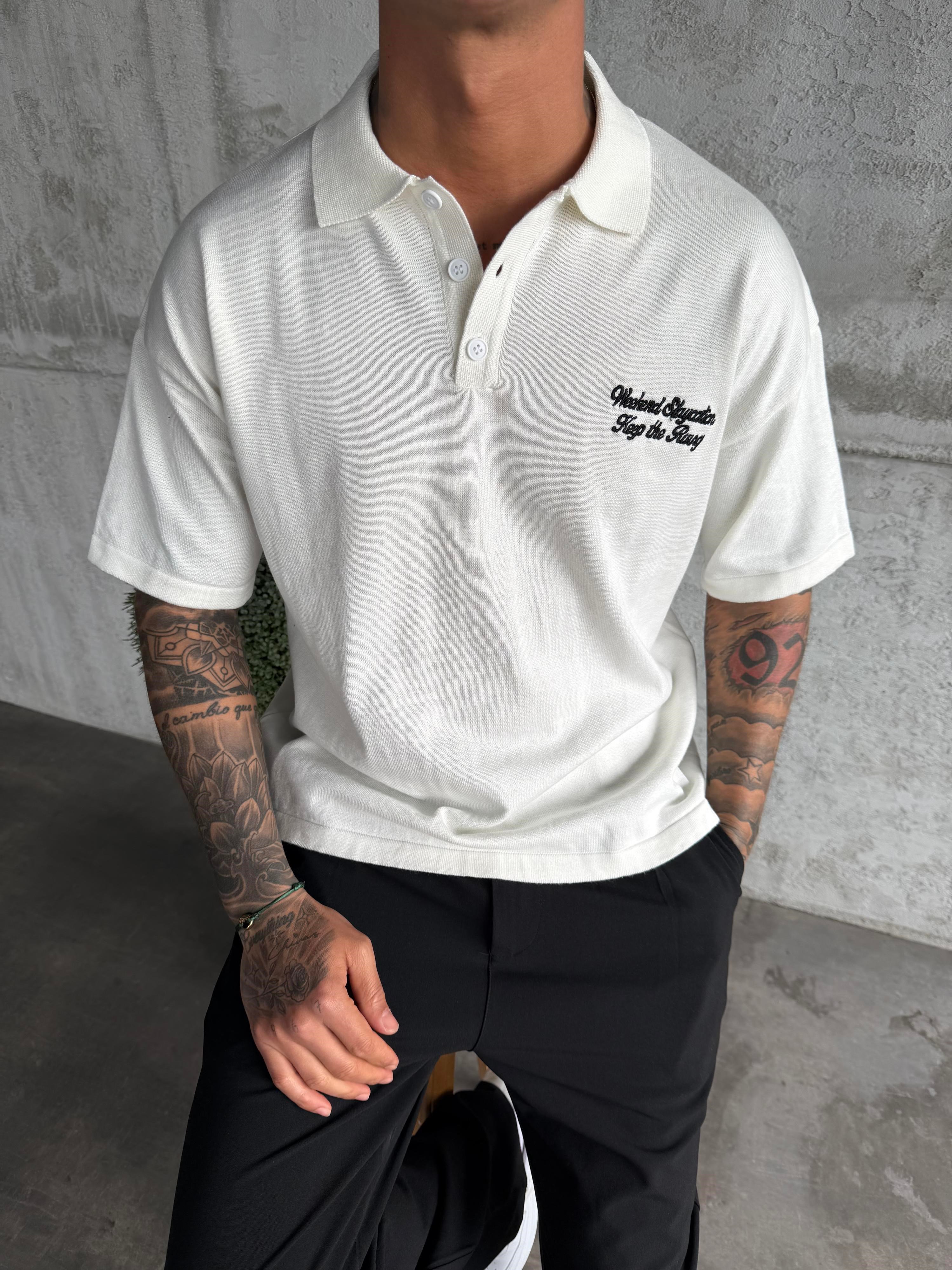 Beyaz Nakış Yazılı Polo Yaka T-Shirt