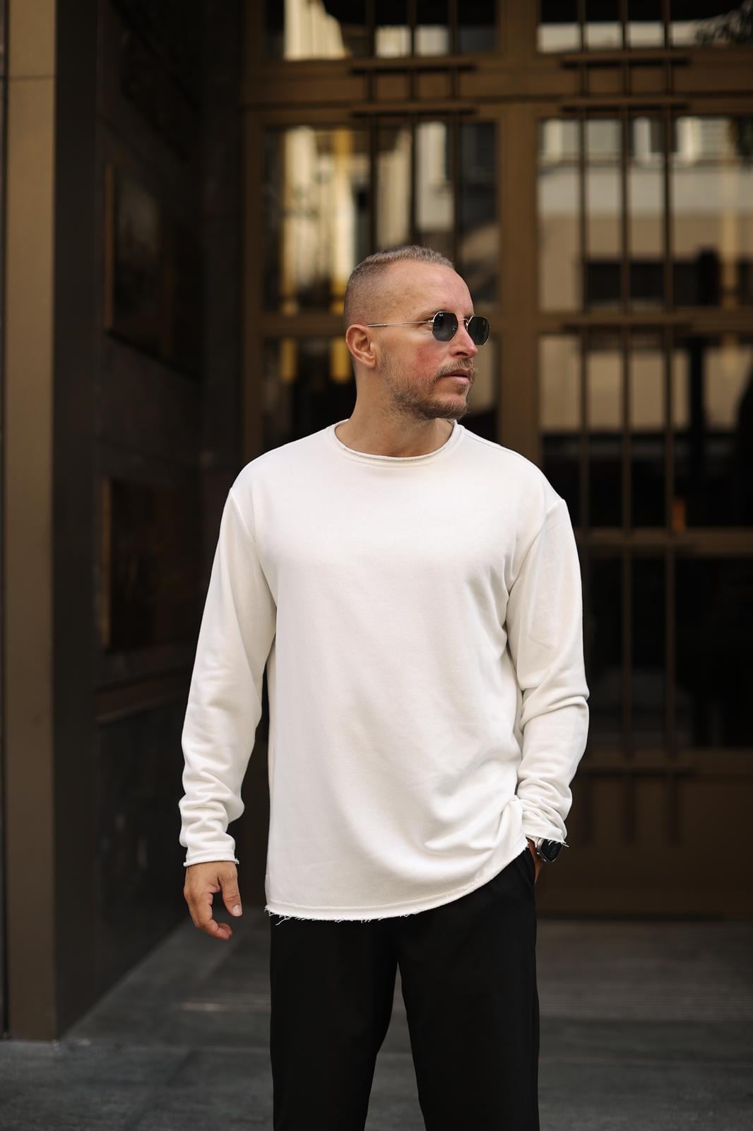 Beyaz Pis Yaka Sweatshirt