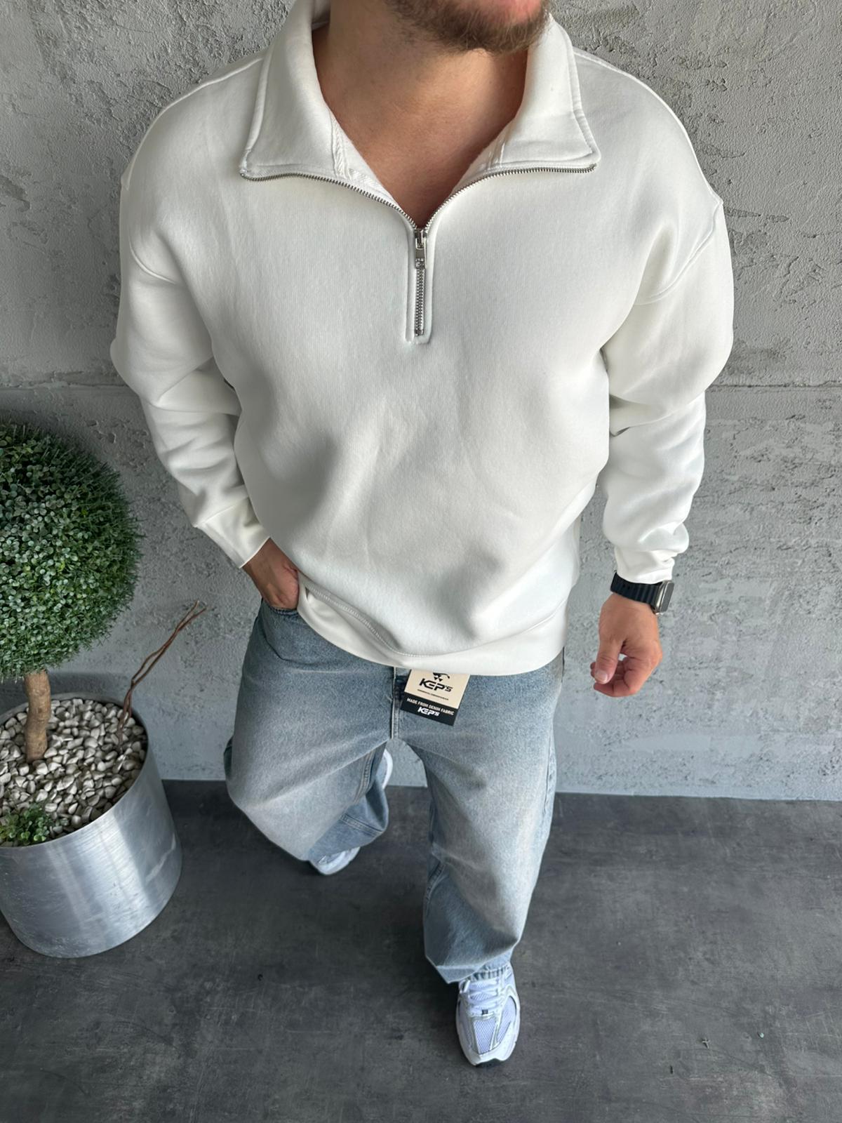 Beyaz Yarım Fermuarlı Sweatshirt