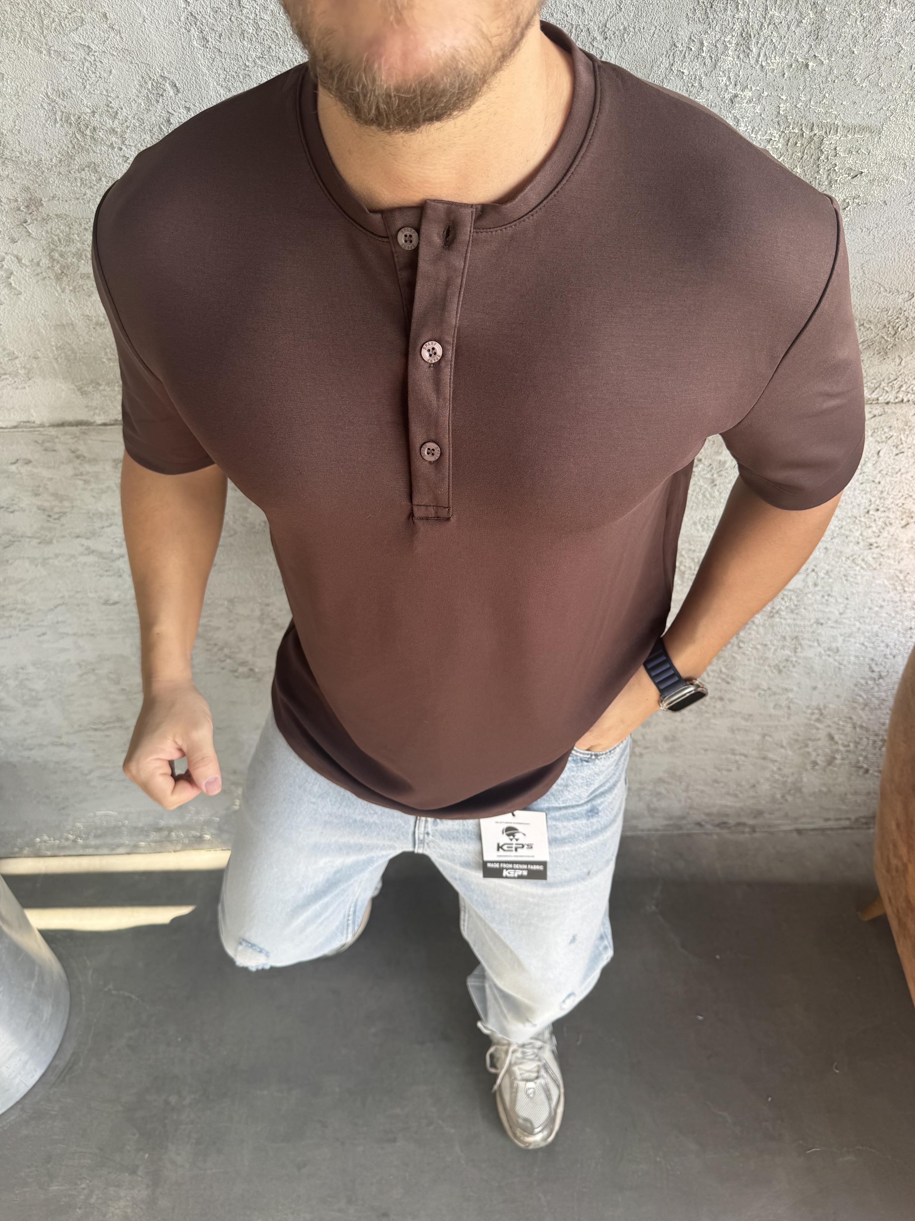 Kahve Bisiklet Yaka Düğmeli Basic T-Shirt