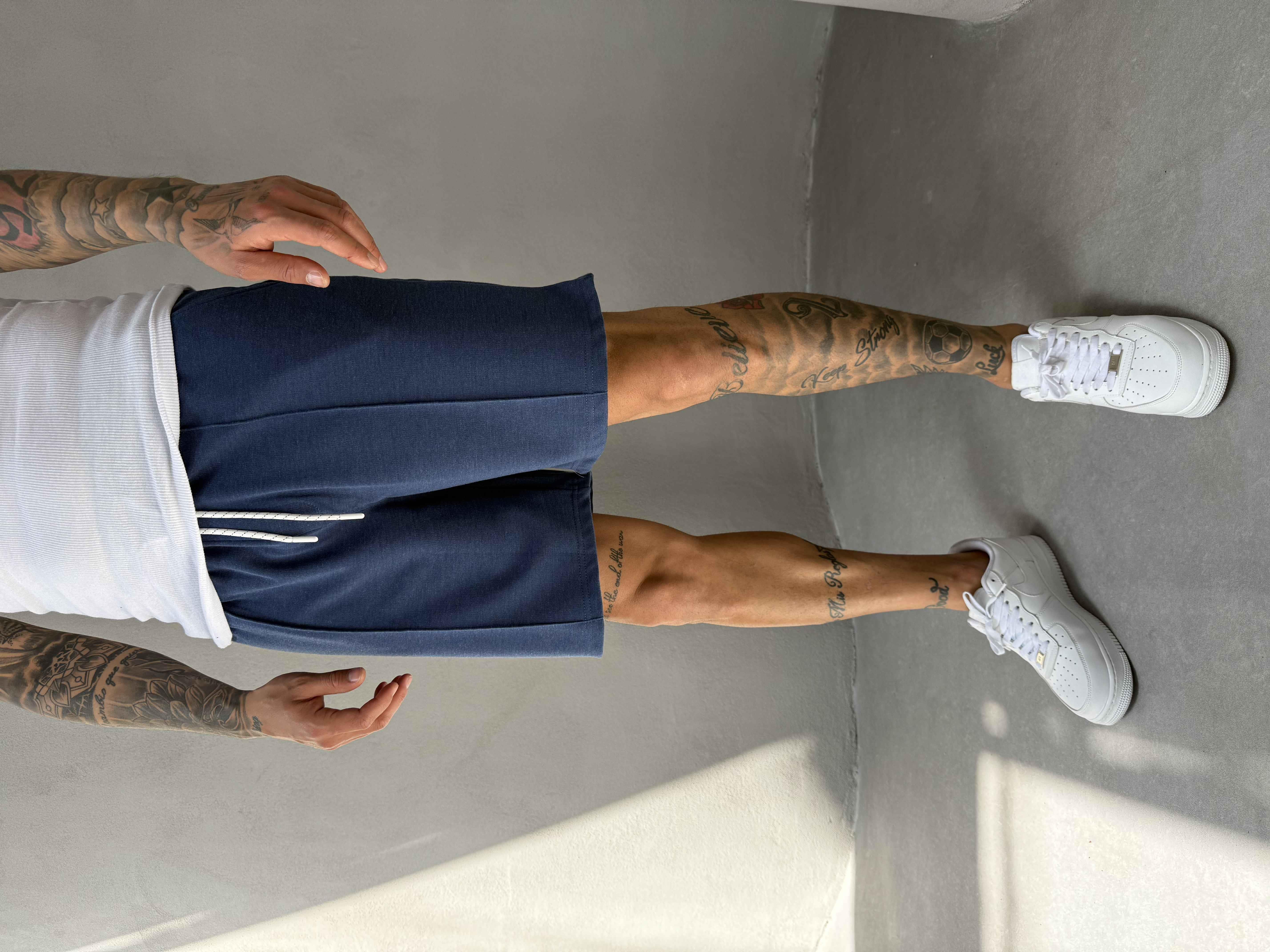 Mavi Jakarlı Kumaş Şeritli Şort