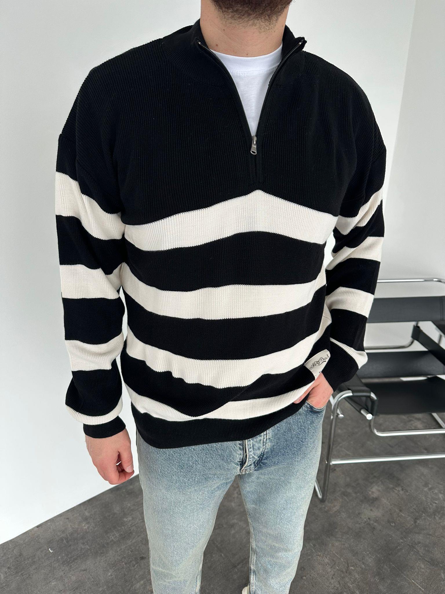 Siyah Beyaz Şeritli Fermuarlı Triko Kazak