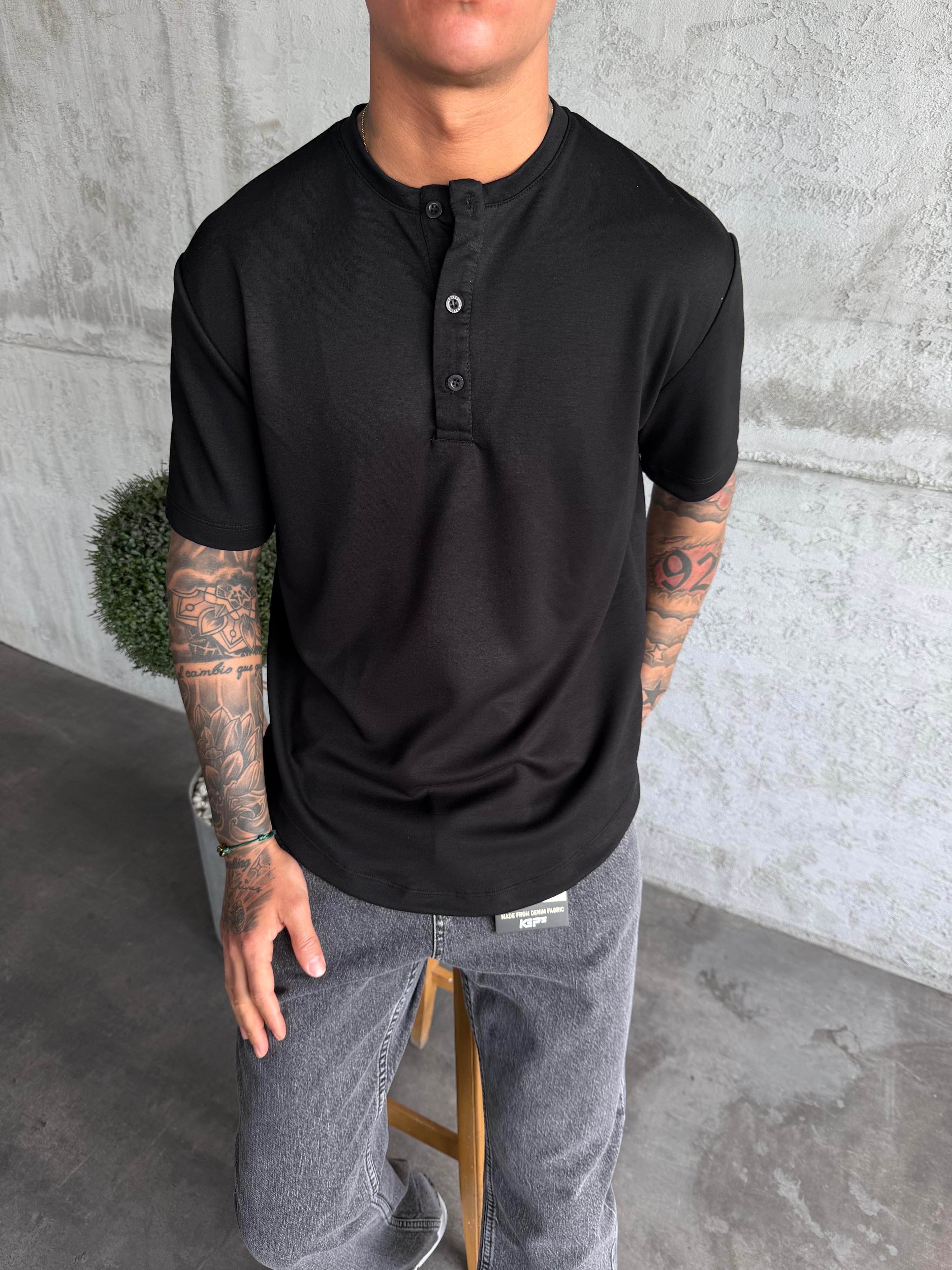 Siyah Bisiklet Yaka Düğmeli Basic T-Shirt