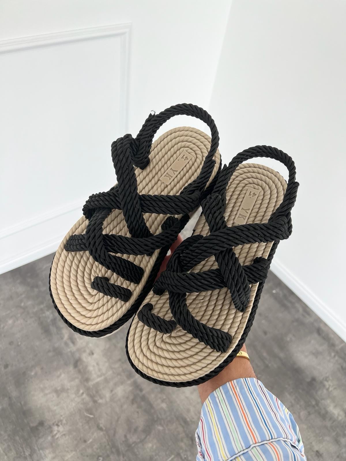 Siyah Hasır Örme Terlik