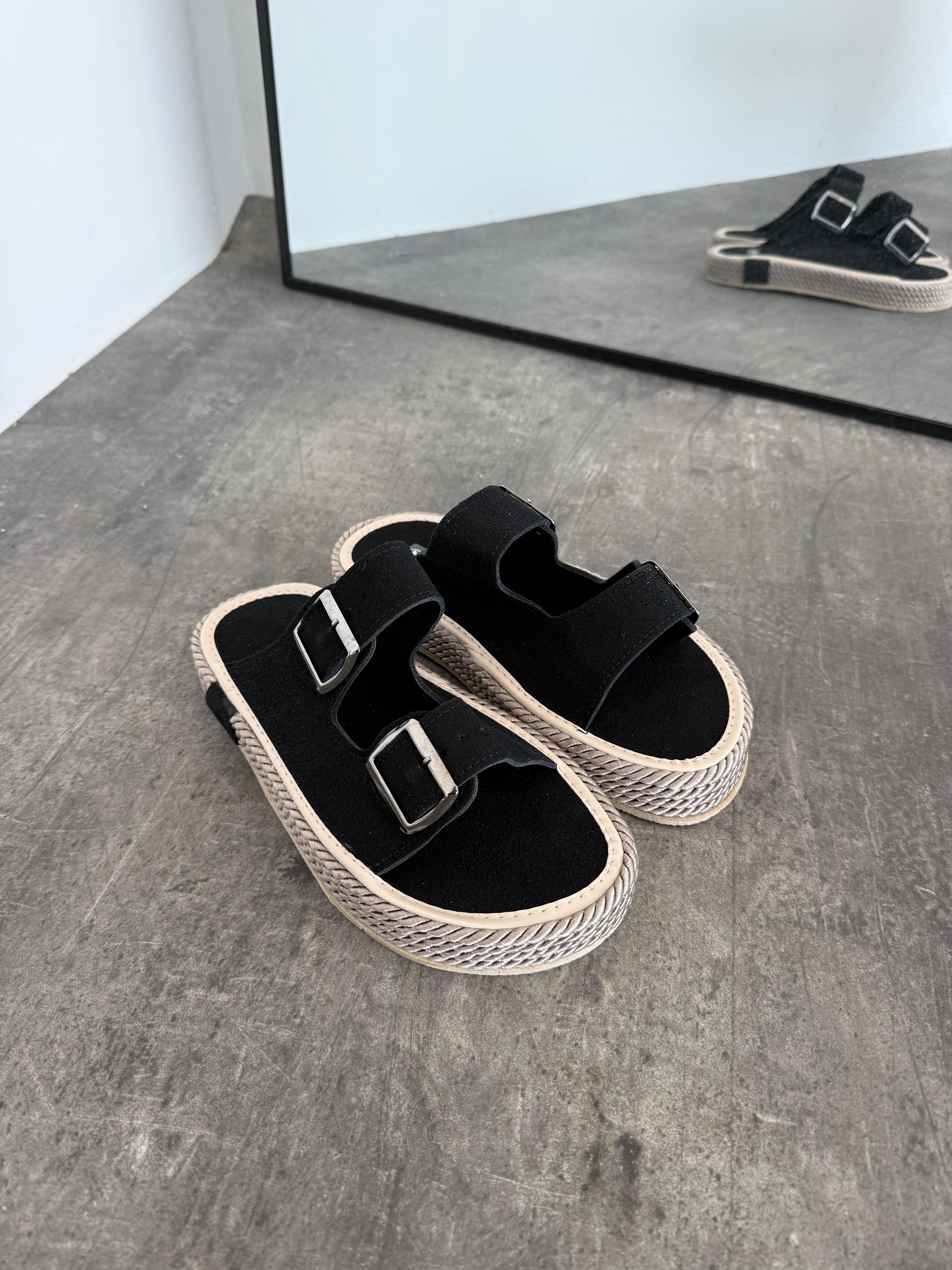 Siyah Hasır Taban Tokalı Terlik