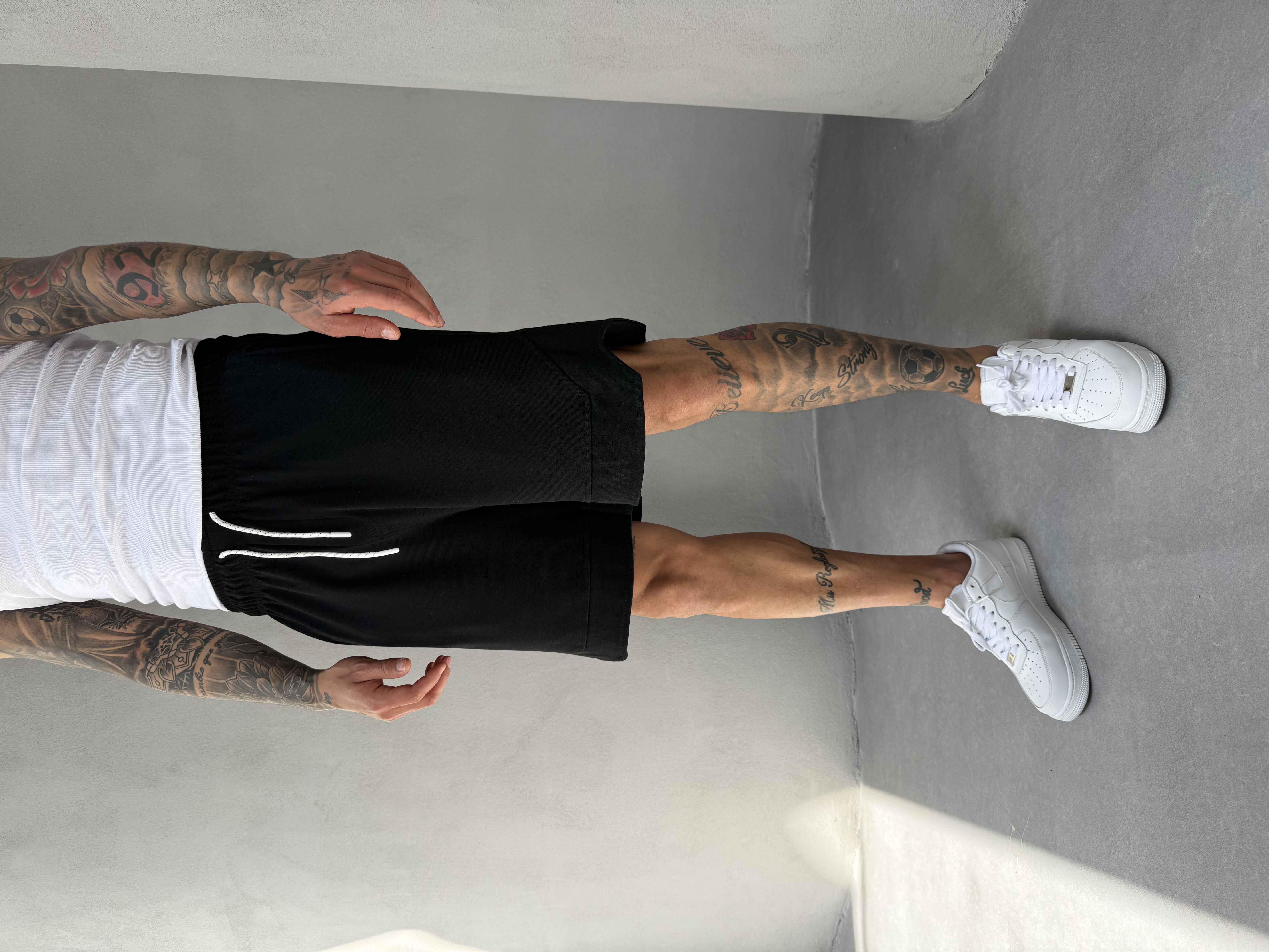 Siyah Jakarlı Kumaş Şort