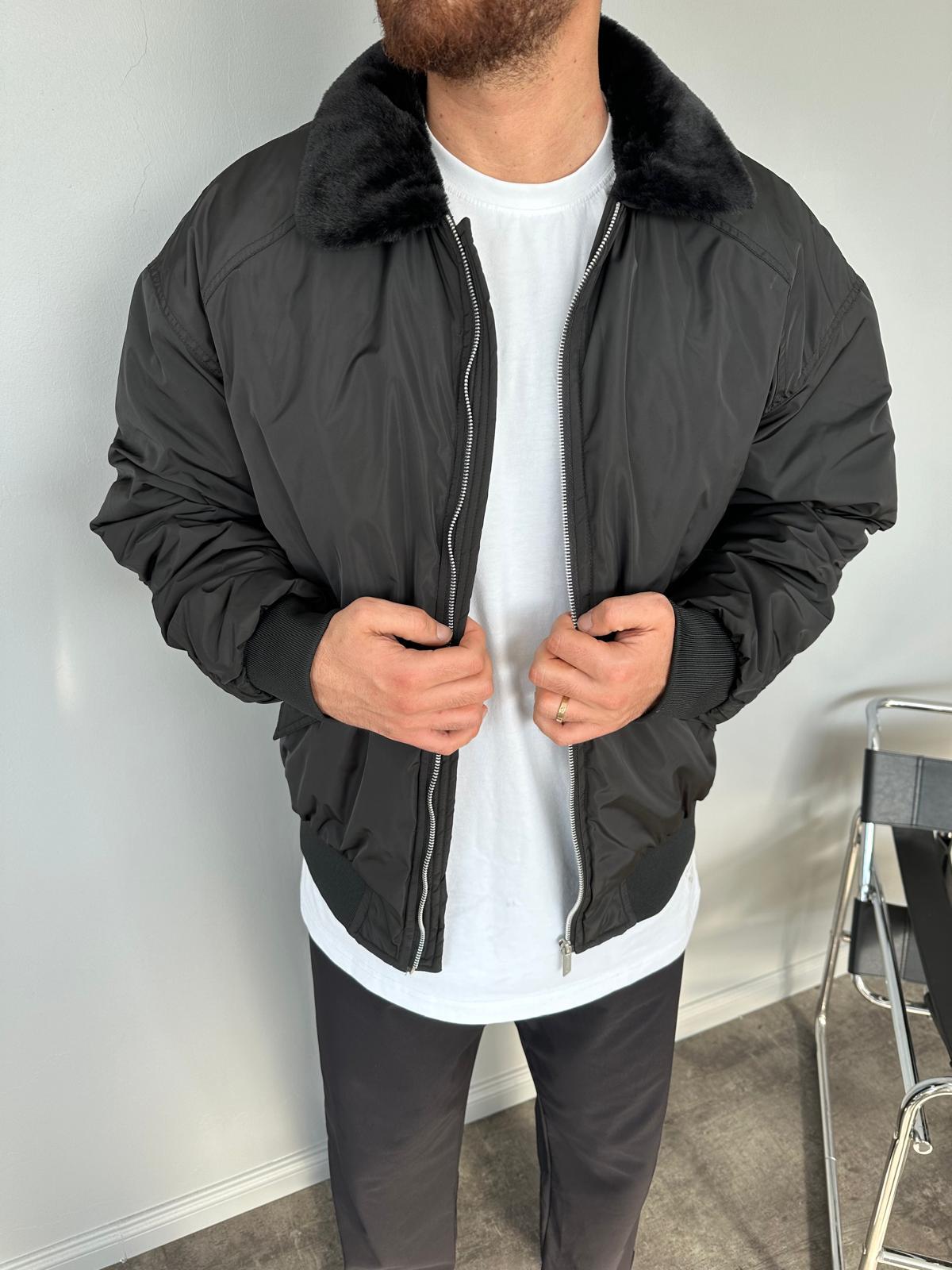 Siyah Kapitone Yaka Kürk Detay Mont