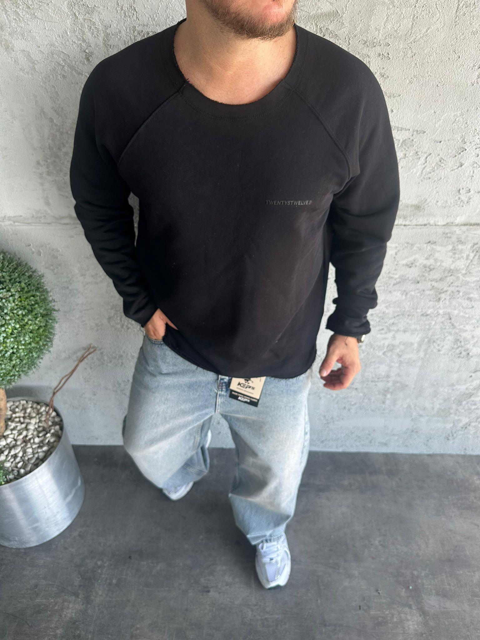 Siyah Pis Yaka Sweatshirt