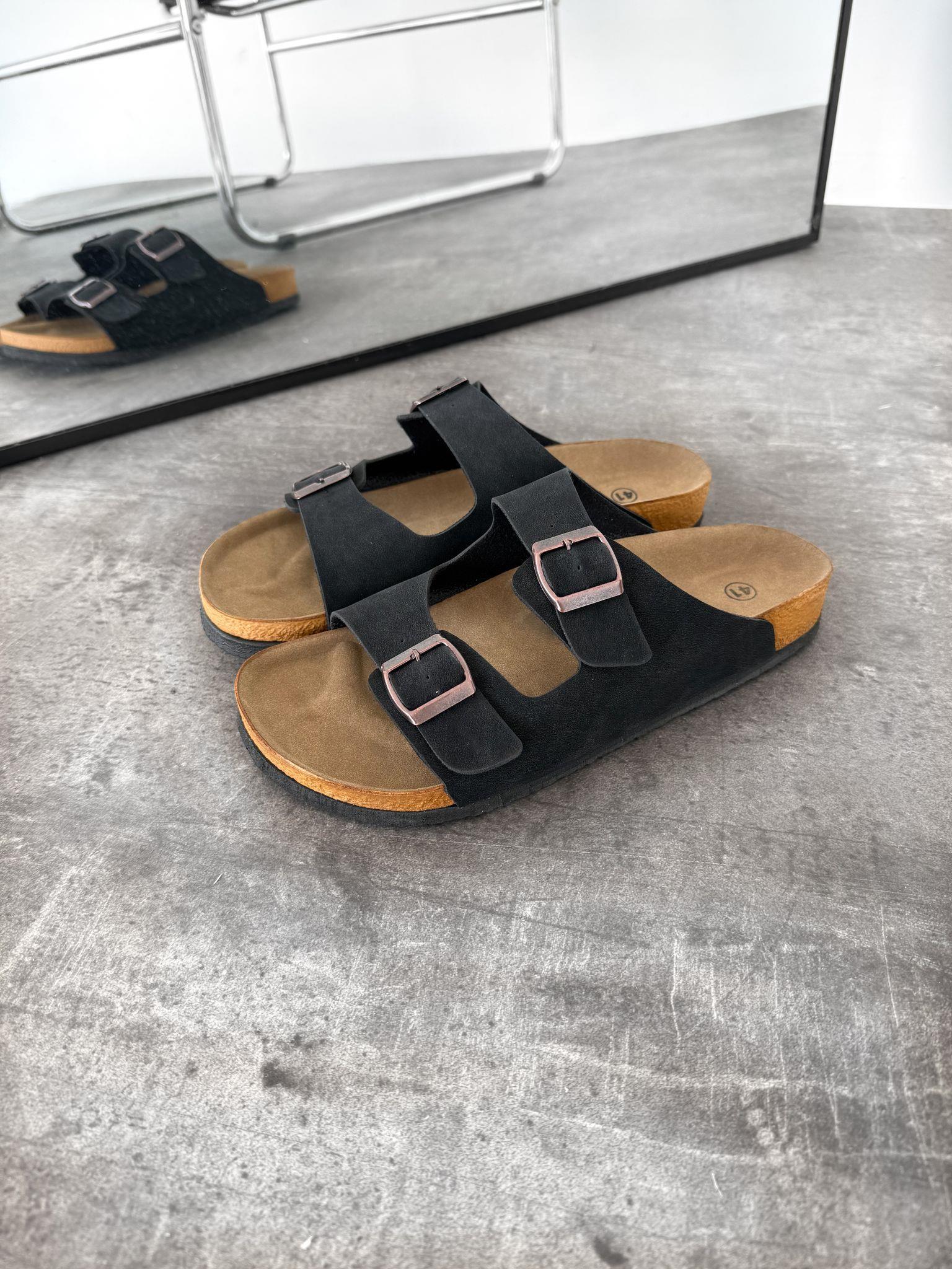 Siyah Tokalı Terlik