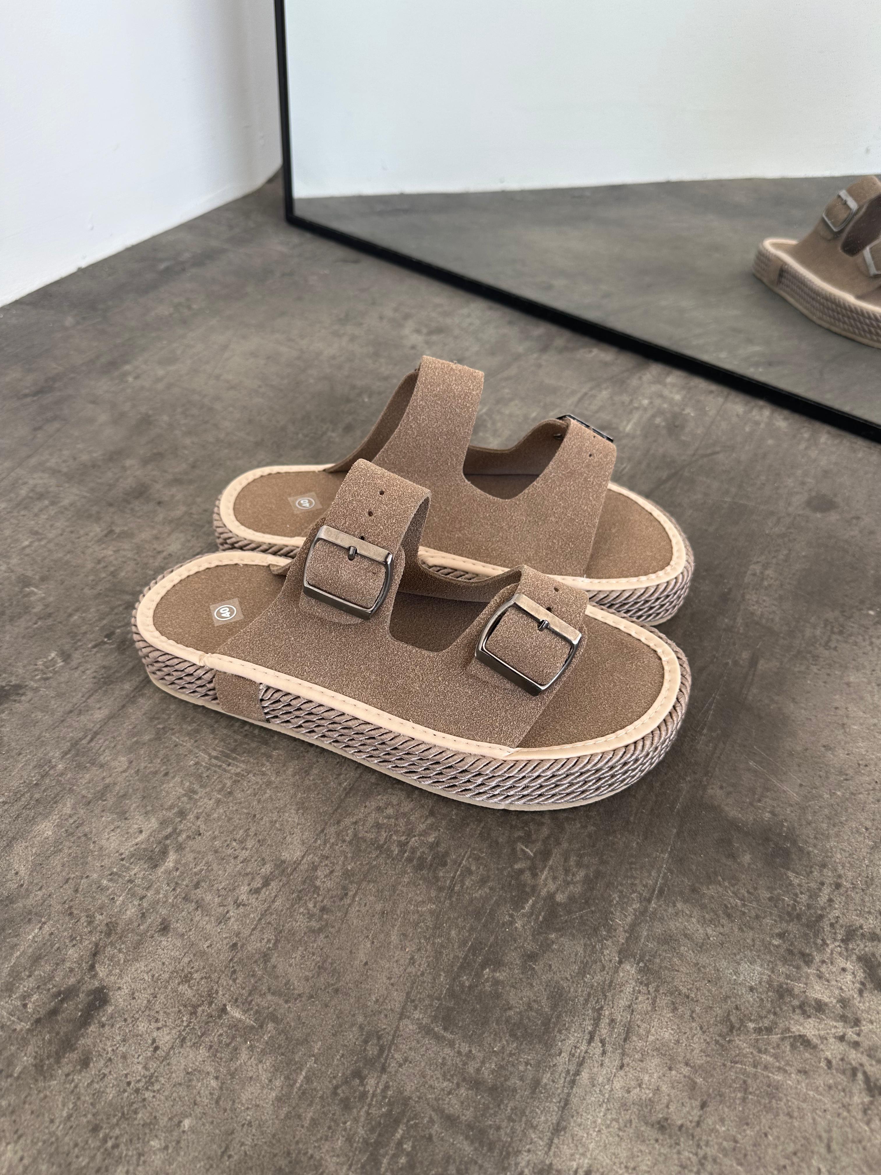 Vizon Hasır Taban Tokalı Terlik