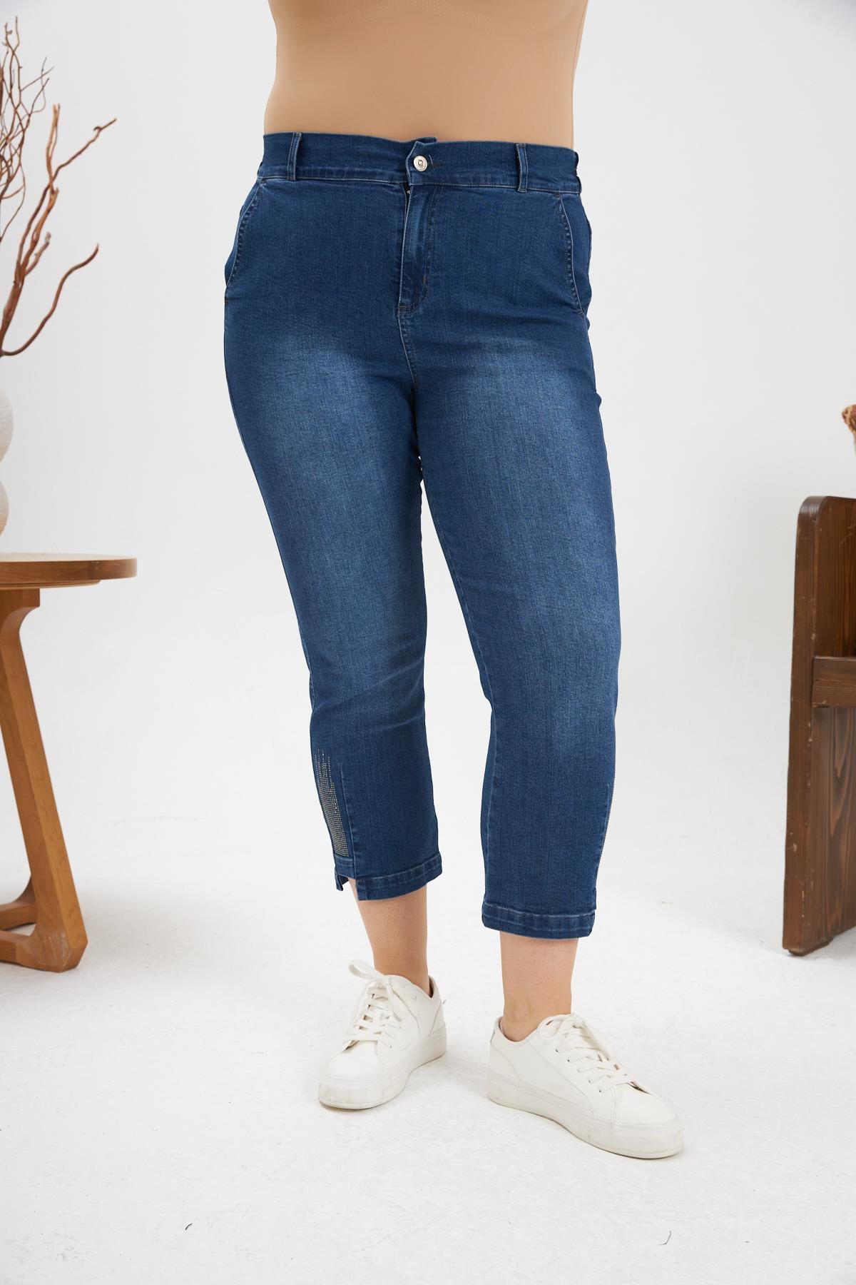 Büyük Beden Taş Detay Denim Kapri Kim. Mavi