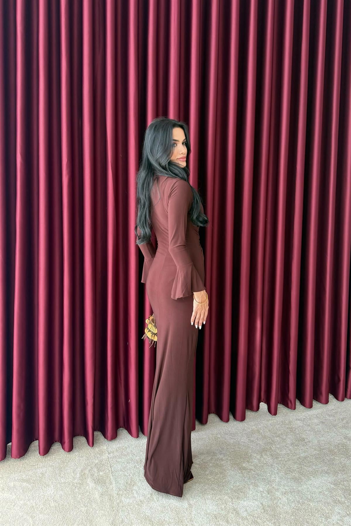 Broş Detaylı Elbise - KAHVERENGİ