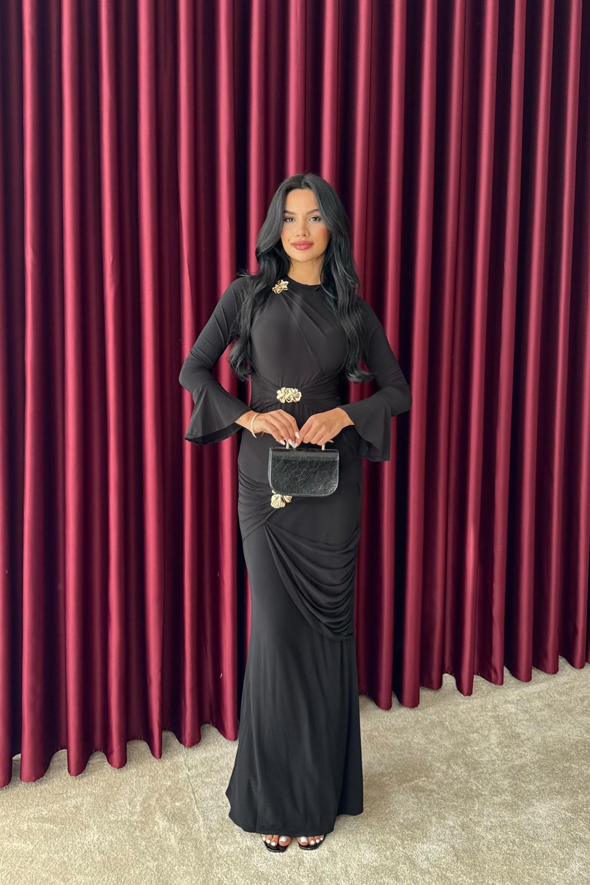 Broş Detaylı Elbise - SİYAH