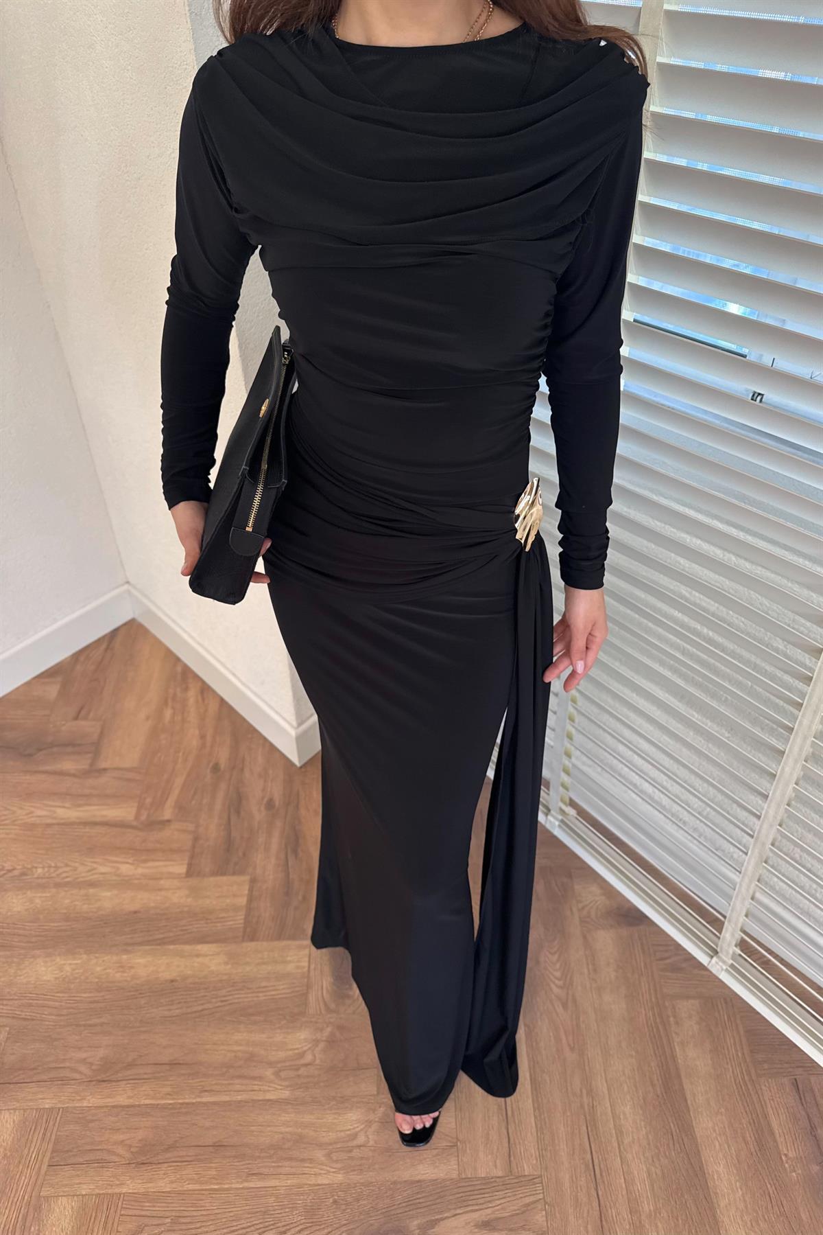 Broş Detaylı Uzun Elbise - SİYAH