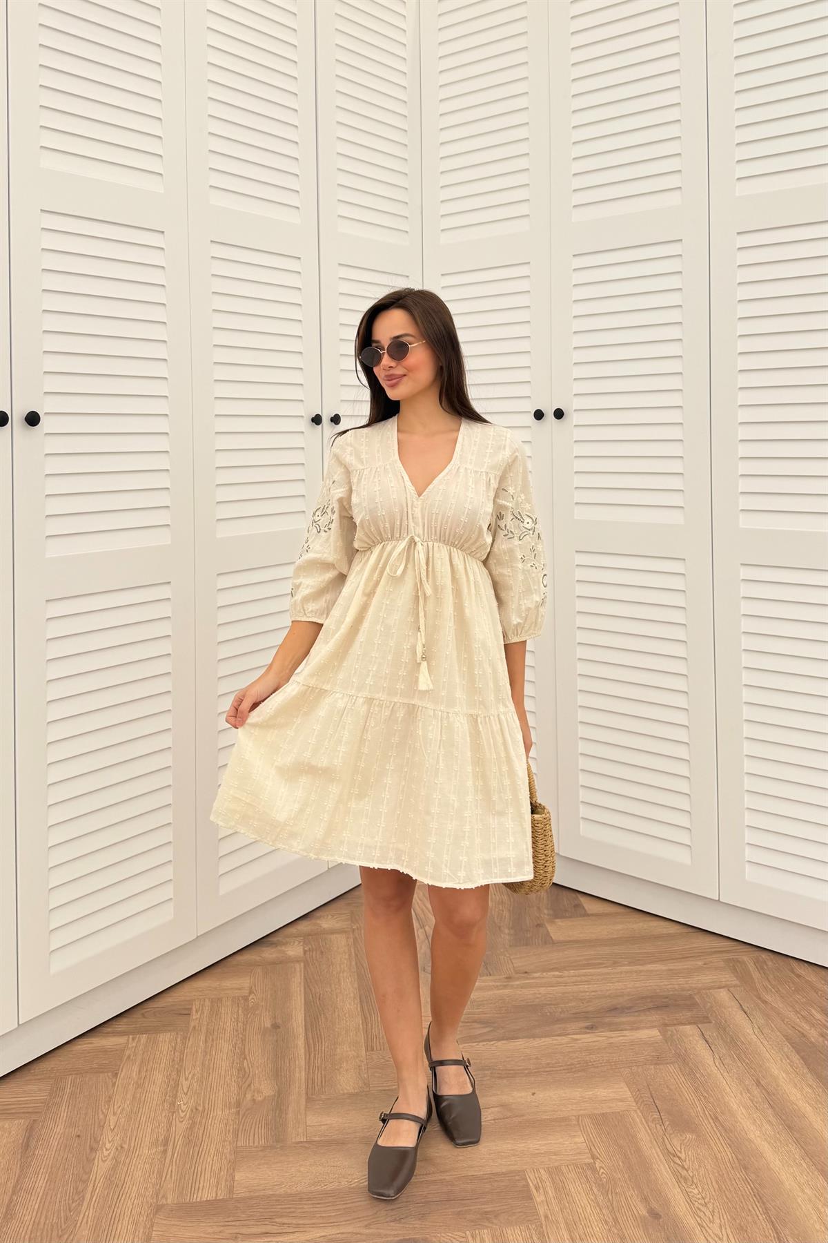 Kolları Nakış Detaylı Elbise - BEJ