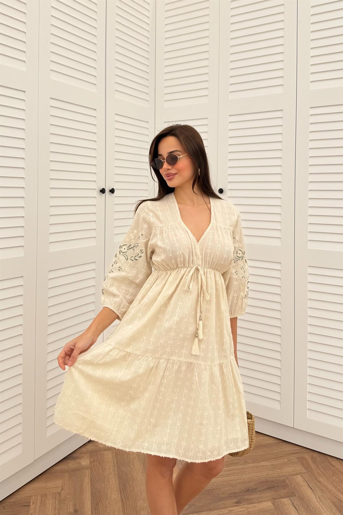 Kolları Nakış Detaylı Elbise - BEJ