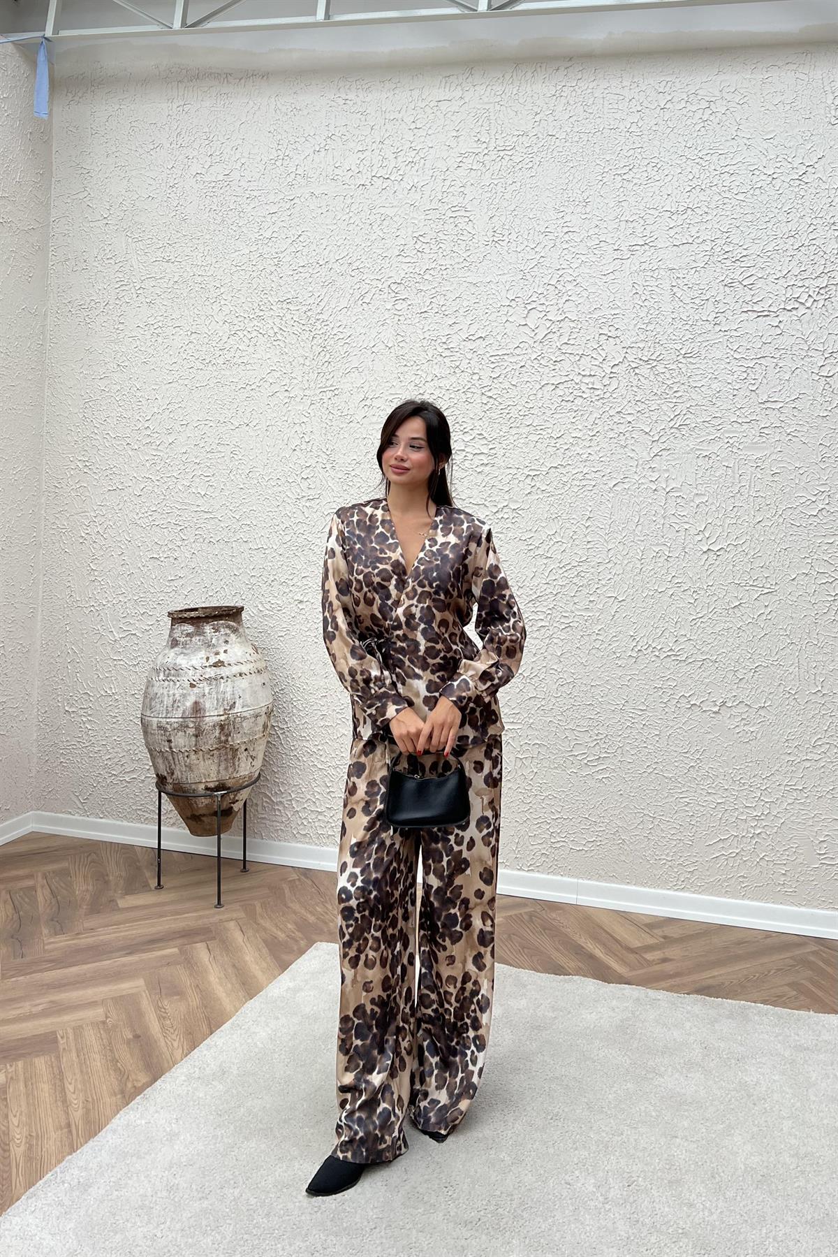 Leopar Saten Pantolonlu Takım - KAHVERENGİ