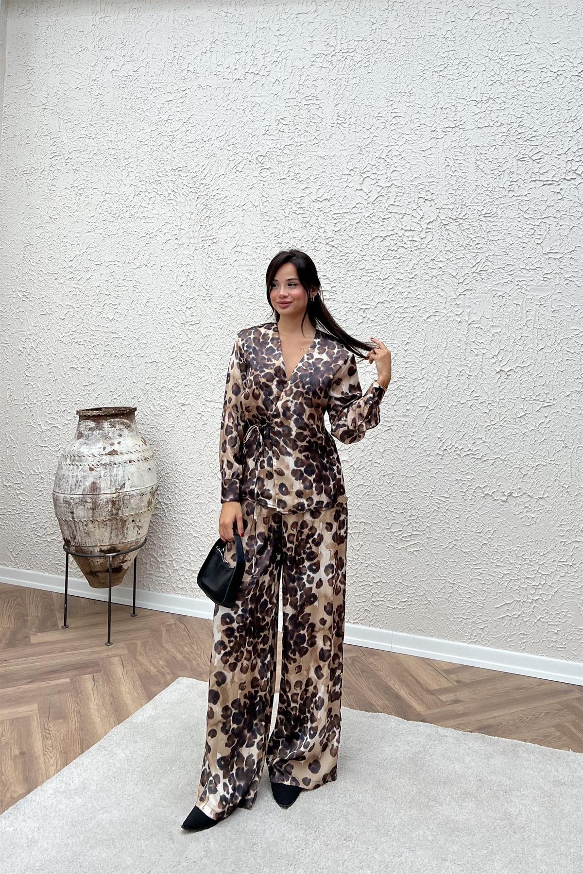 Leopar Saten Pantolonlu Takım - KAHVERENGİ