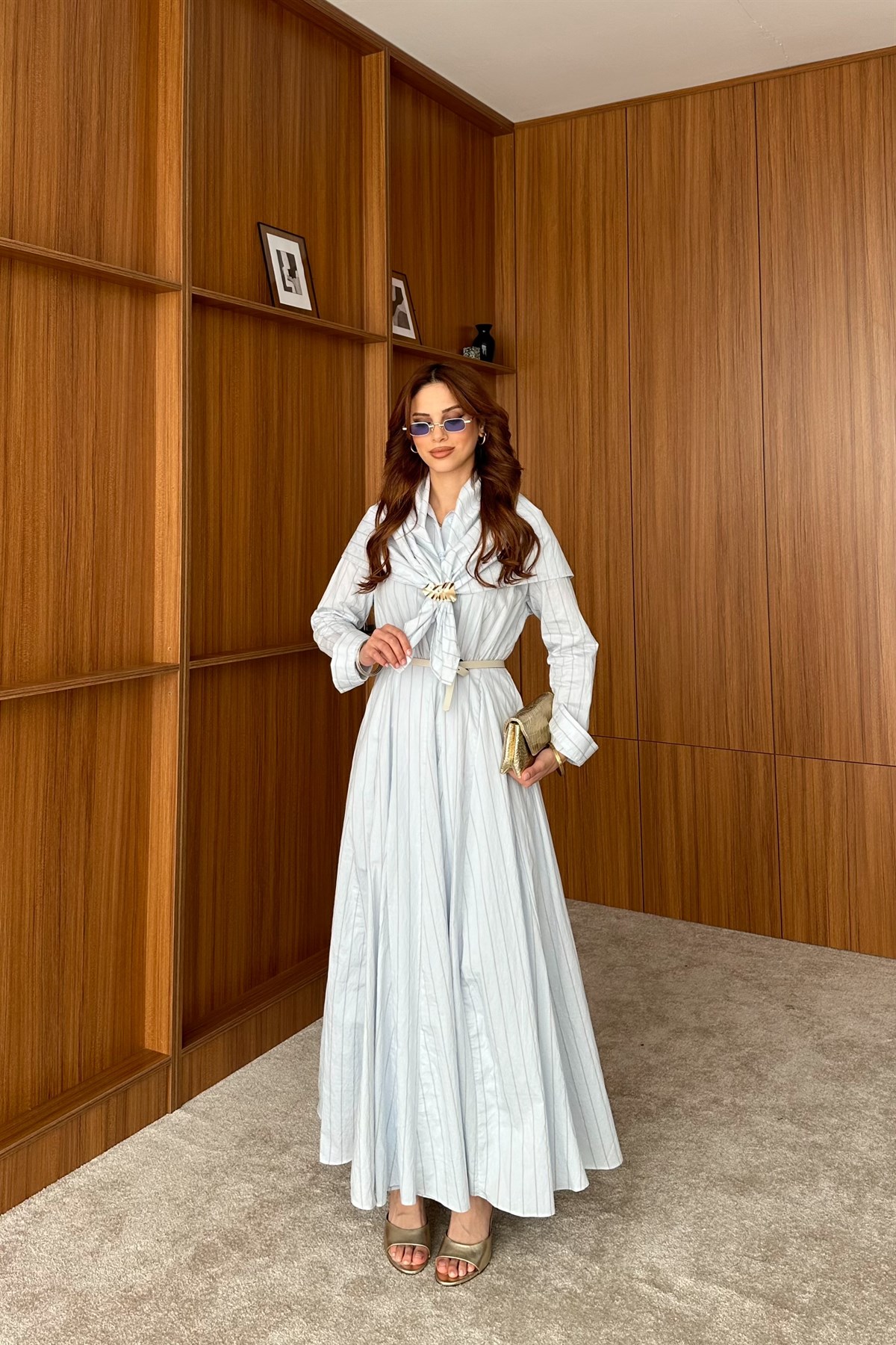 Şal Aksesuarlı Çizgili Gömlek Elbise - MAVİ