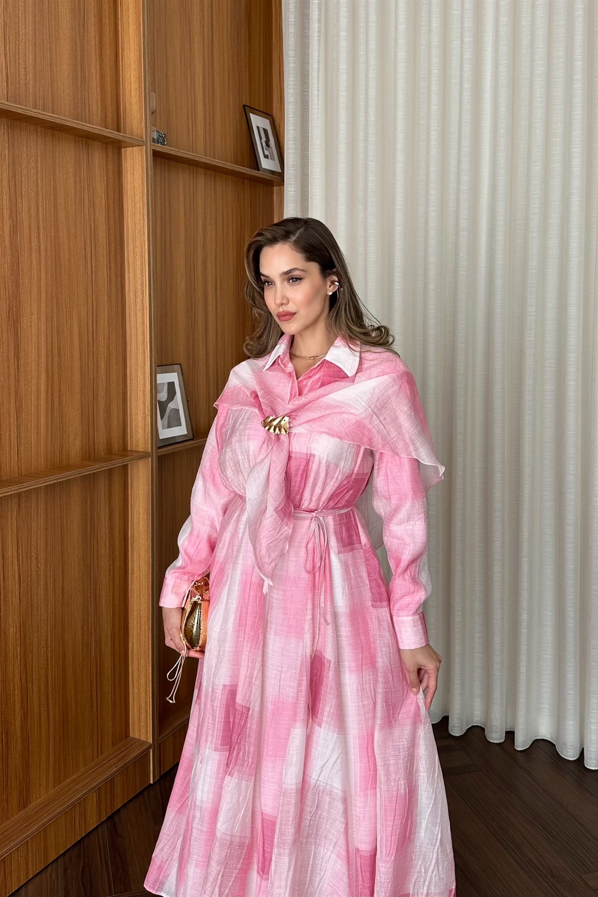 Şal Aksesuarlı Elbise - PEMBE