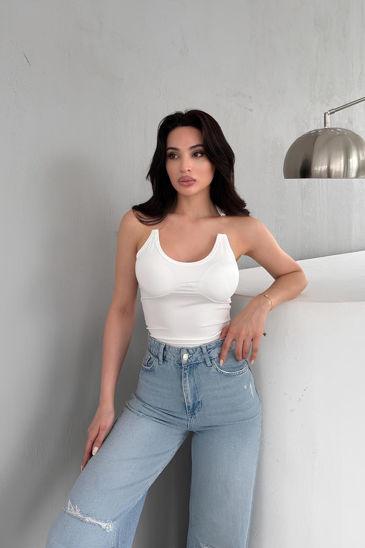 Beyaz Hayalet Askılı Cup Detaylı Bluz