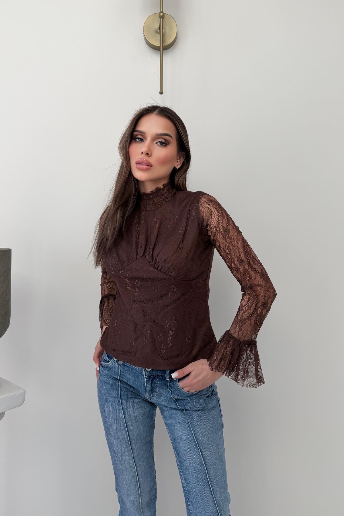 Kahverengi Halter Yaka Pens Detaylı Dantelli Bluz