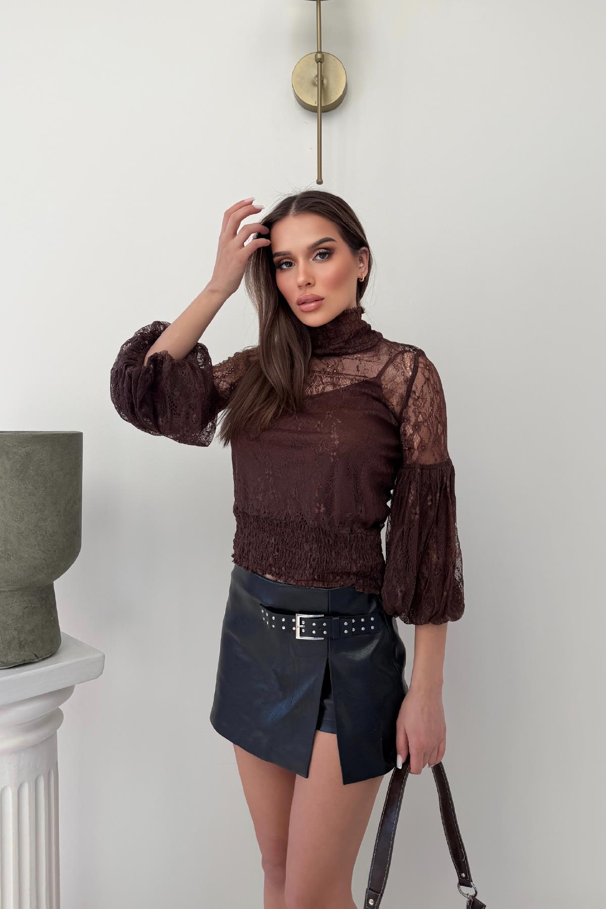 Kahverengi Halter Yaka Balon Kol Detay Dantelli Bluz