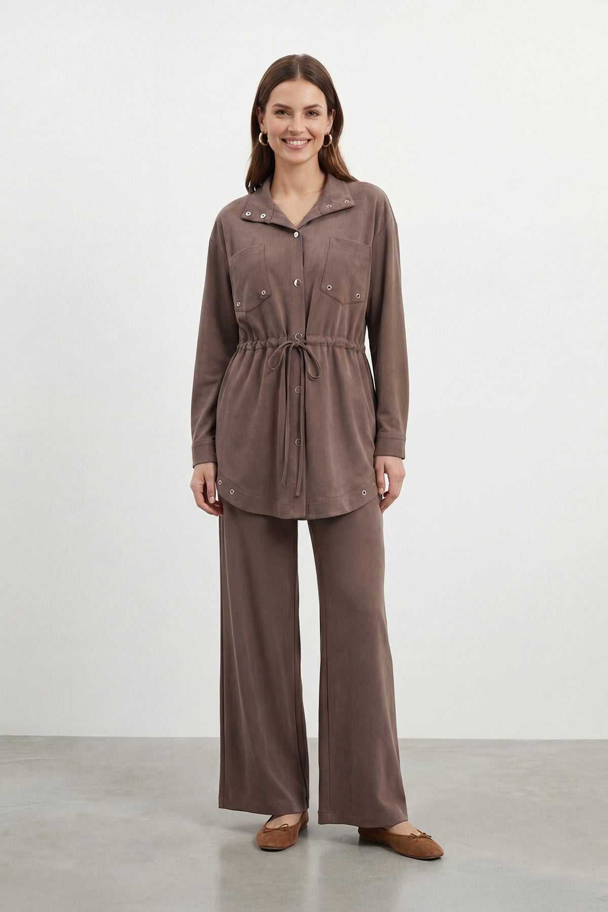Kadın Dik Yaka Çıtçıt Detaylı Belden Bağlamalı Tunik Pantolon Takım – 14443TKS - BROWN