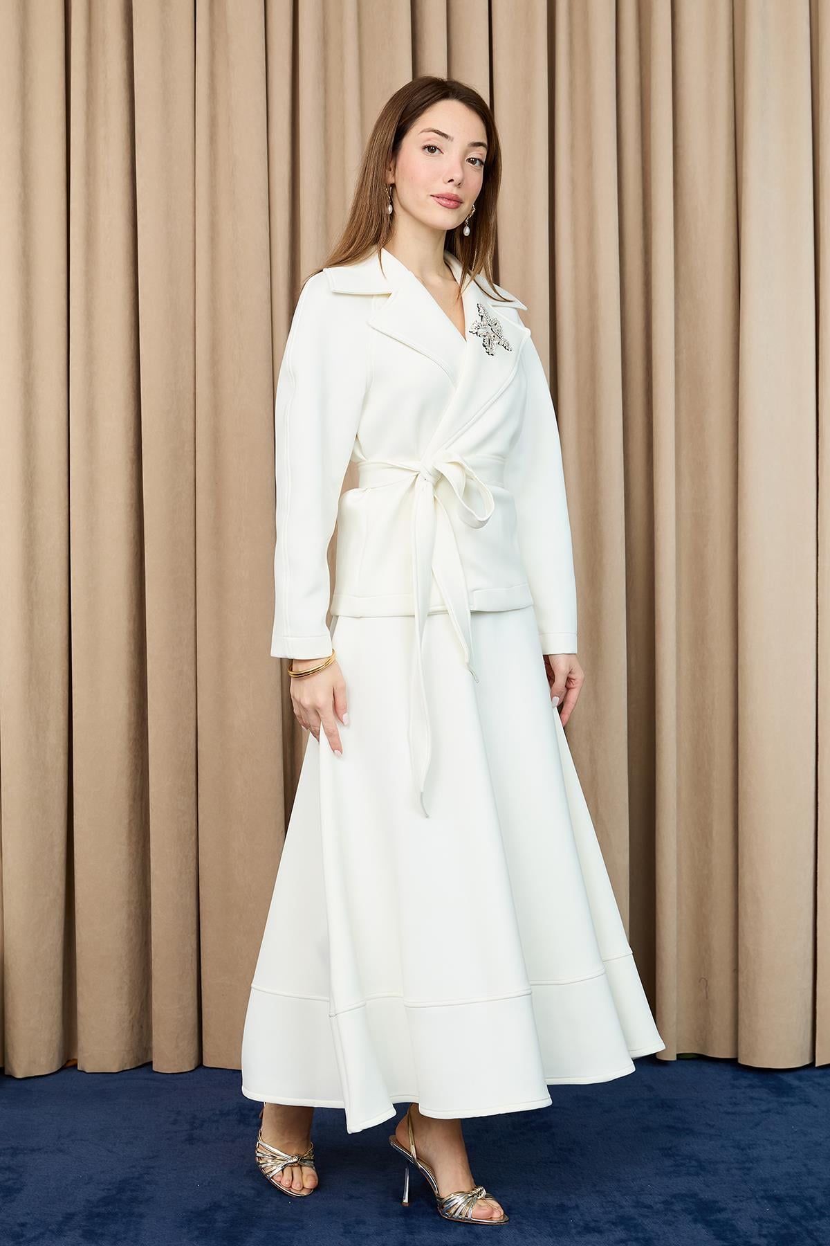 Kadın Yakası Aksesuarlı Kuşaklı Ceket Takım - 14389TKM - ECRU