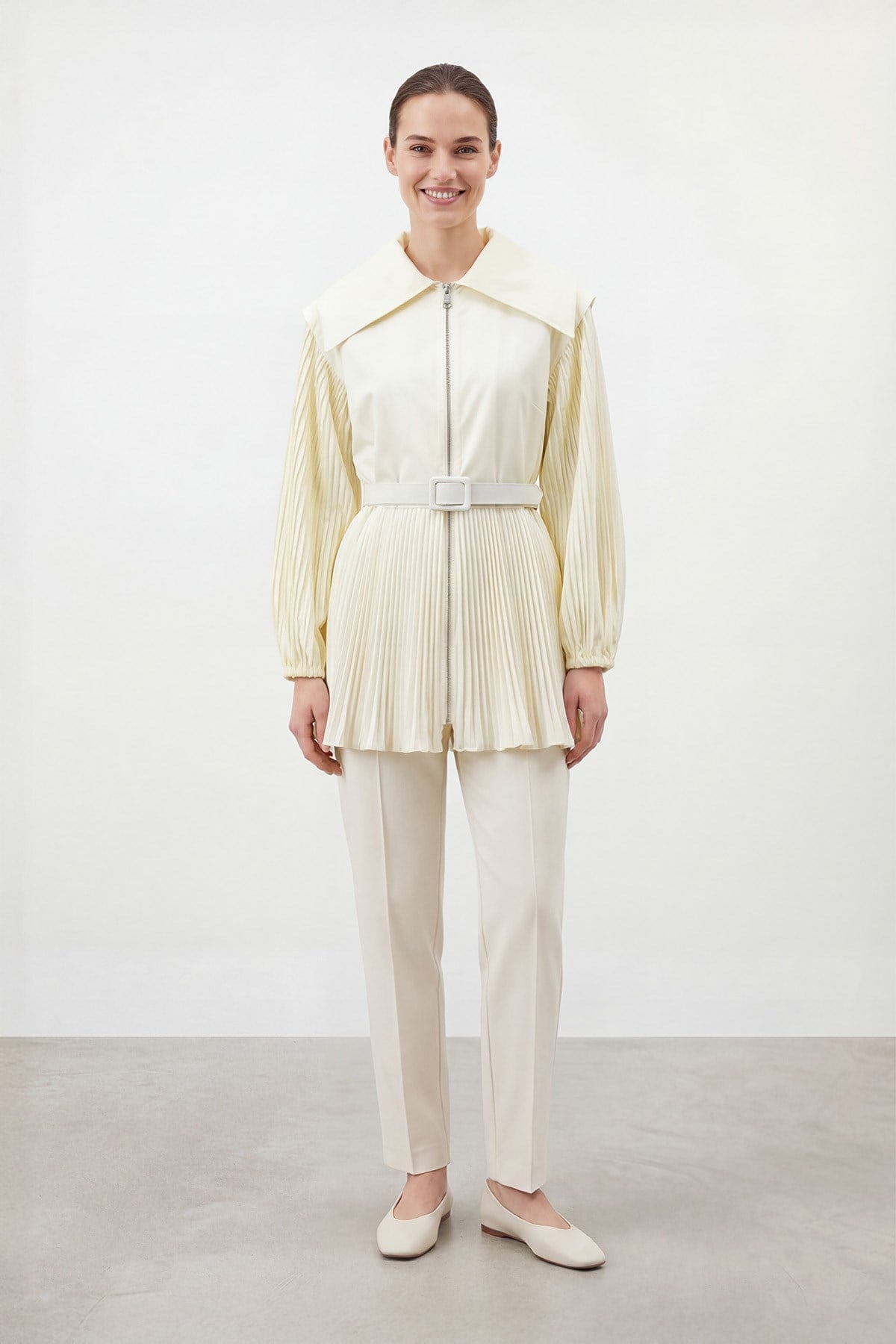 Kadın Pile Detaylı Kemerli Kap – 20774CAP - ECRU